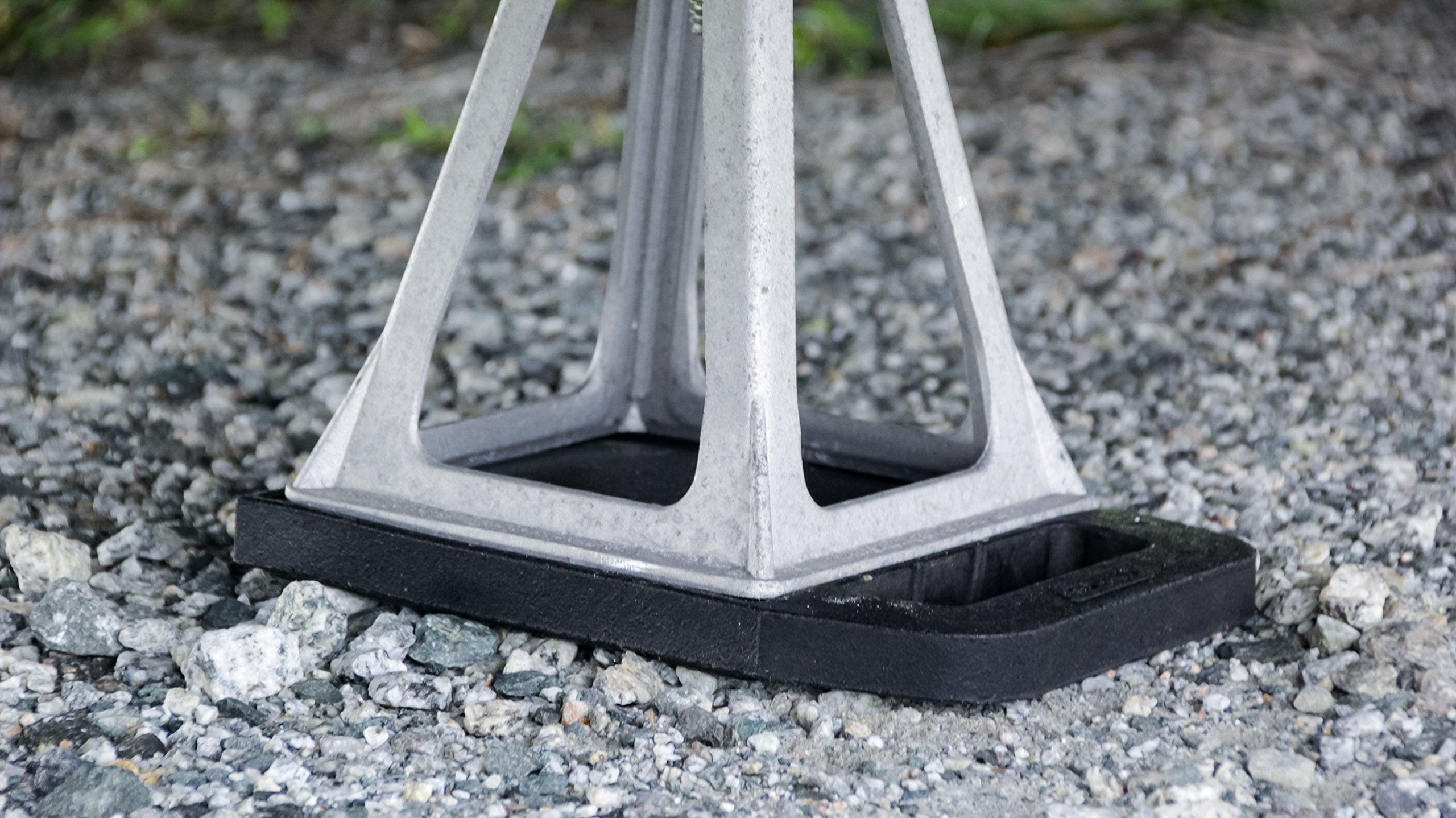 Camco Flex Pad on uneven terrain helps prevent sinking and wobble.