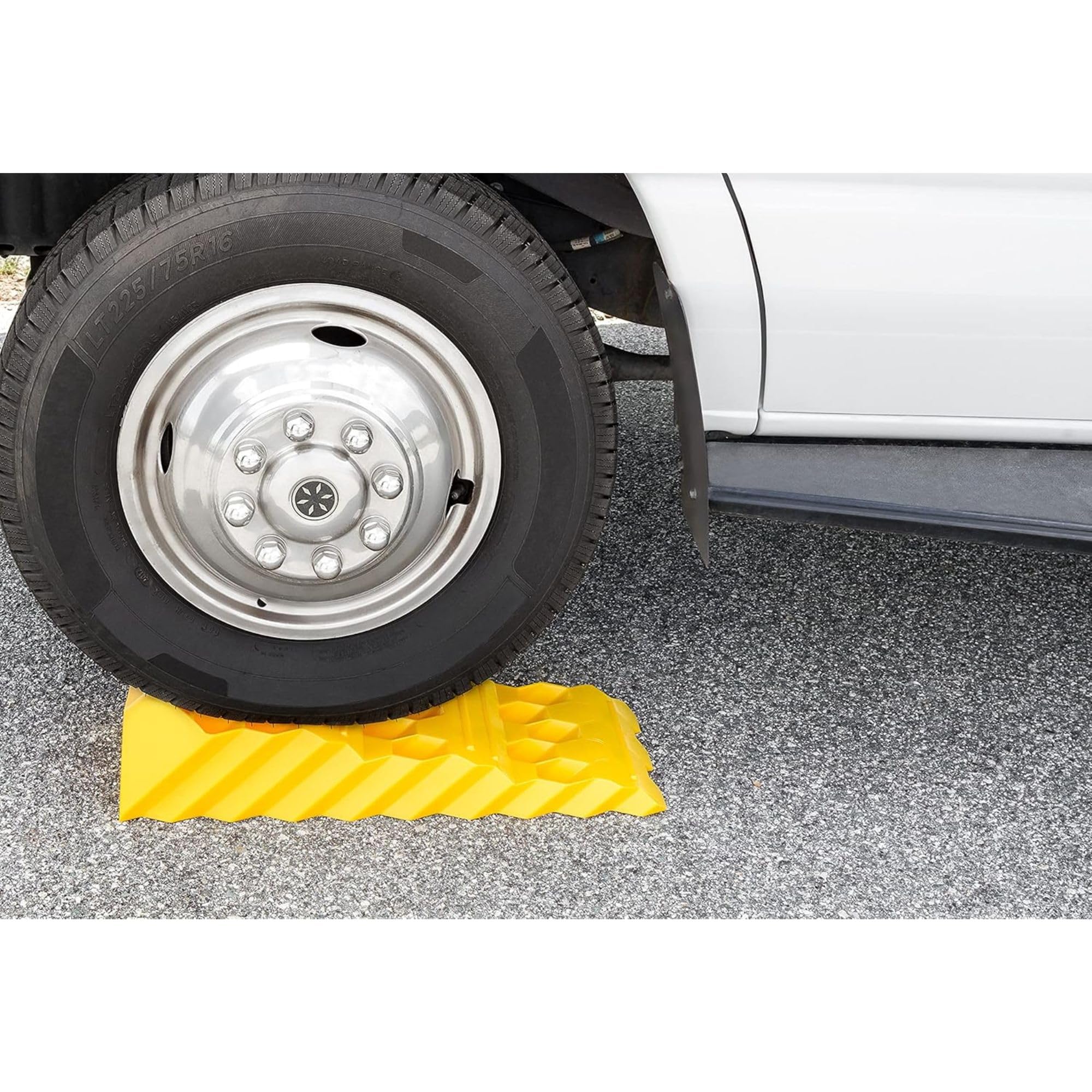 Camco Super Tri-Leveler at 2in height provides quick adjustment on slight slopes.