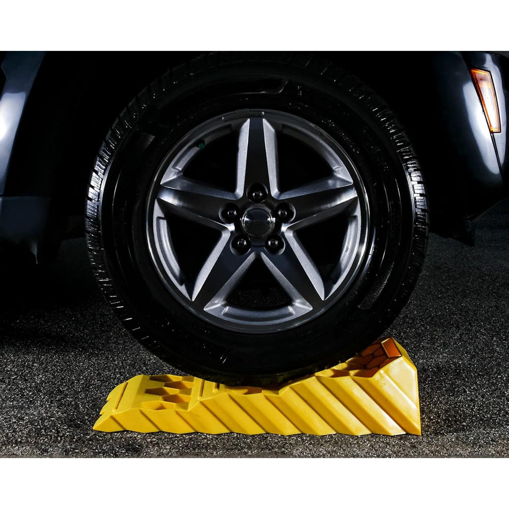 Camco Super Tri-Leveler built-in carry handle aids easy transport.