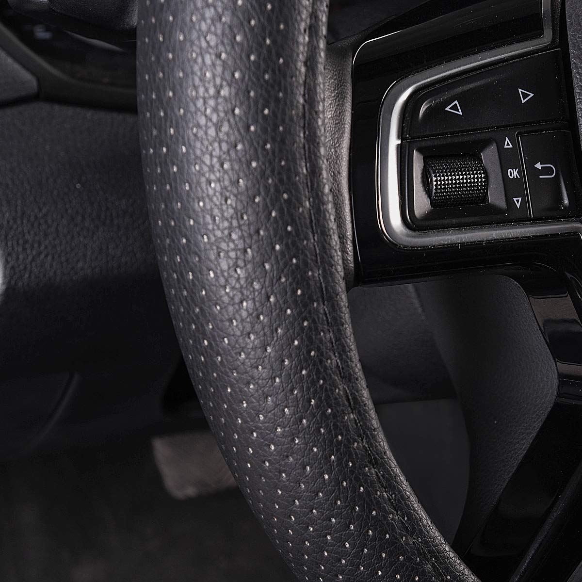 CAR PASS Classic Leather steering wheel cover provides heat and cold protection for hands.