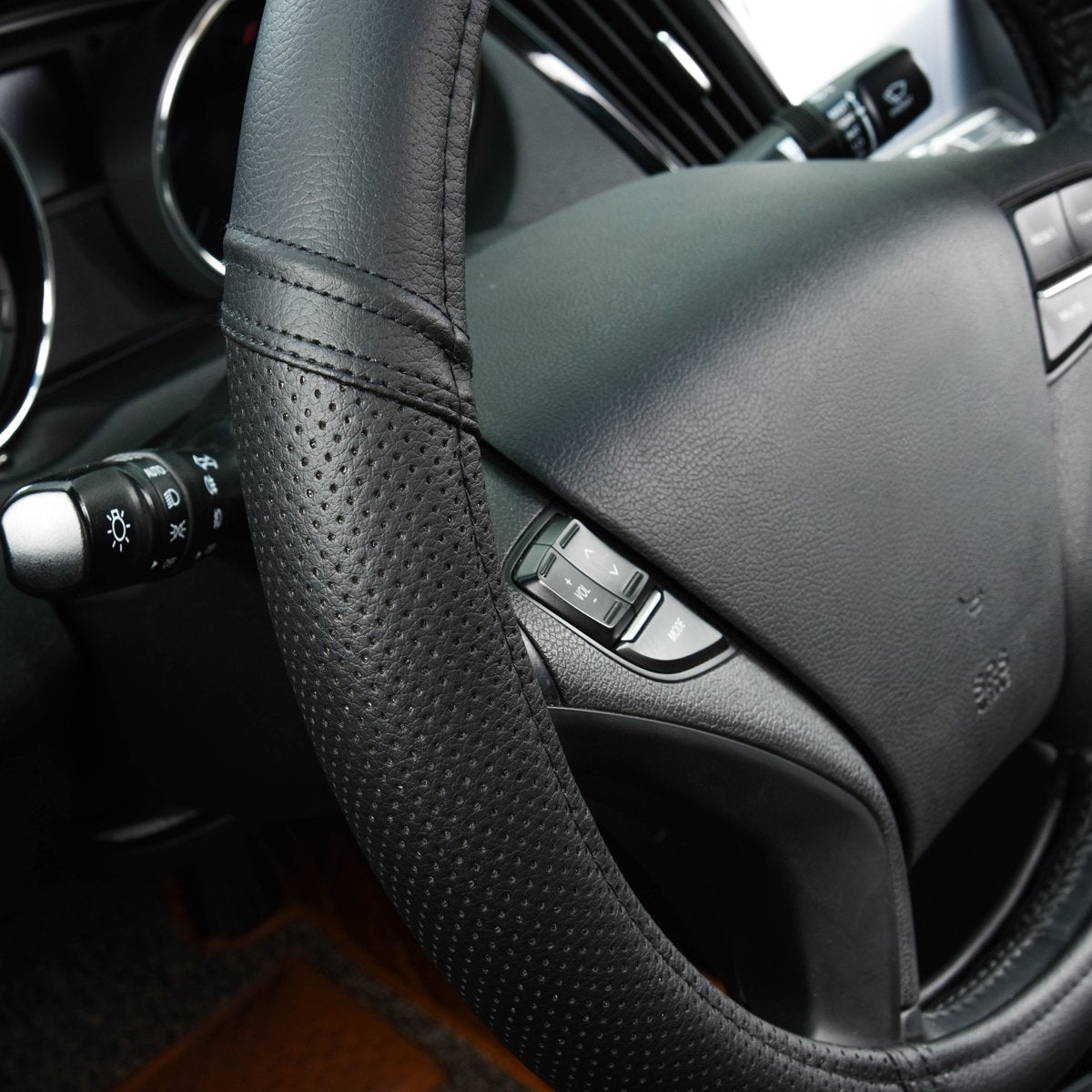 CAR PASS breathable design keeps hands cool during long drives.