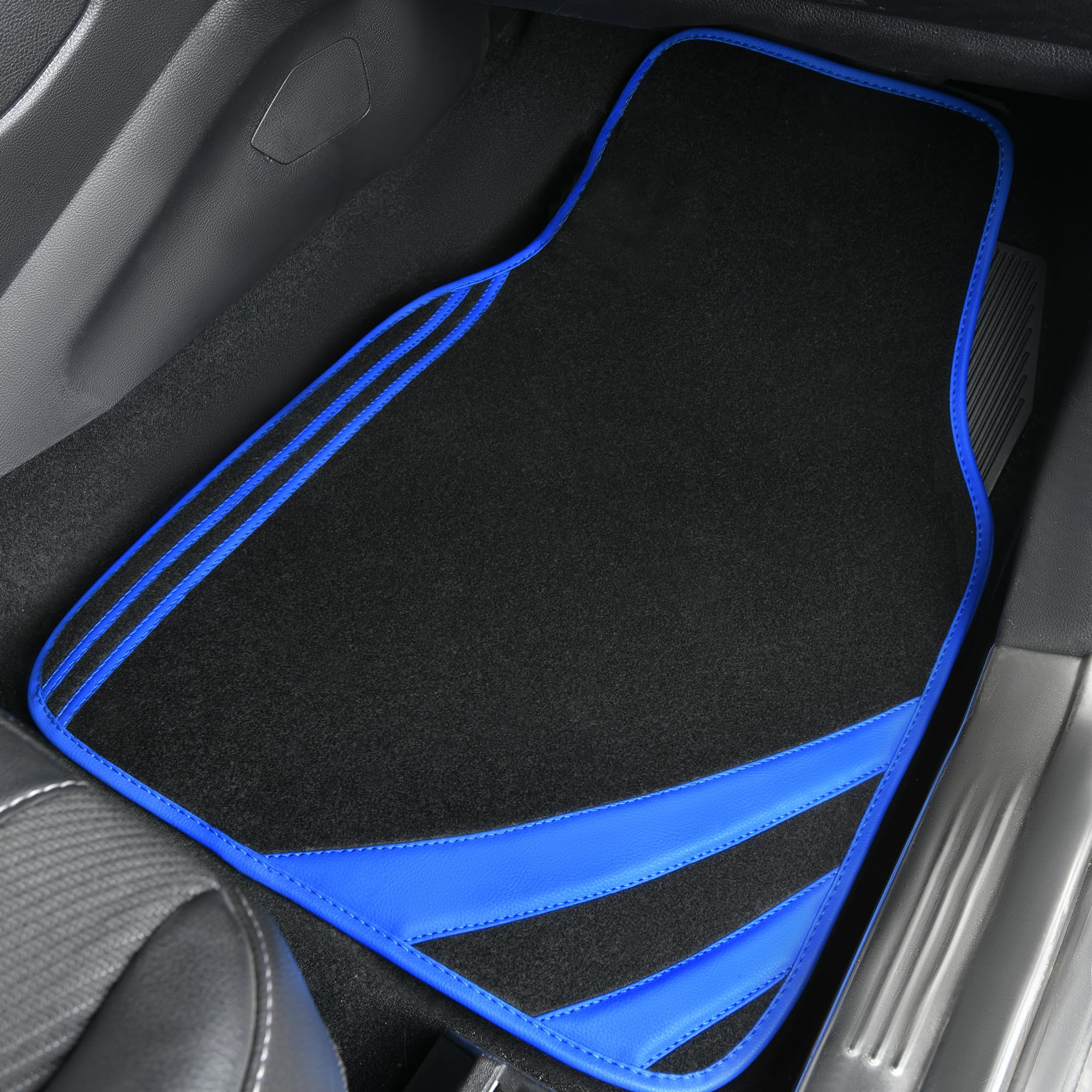 CAR PASS waterproof base protects carpet from rain and mud