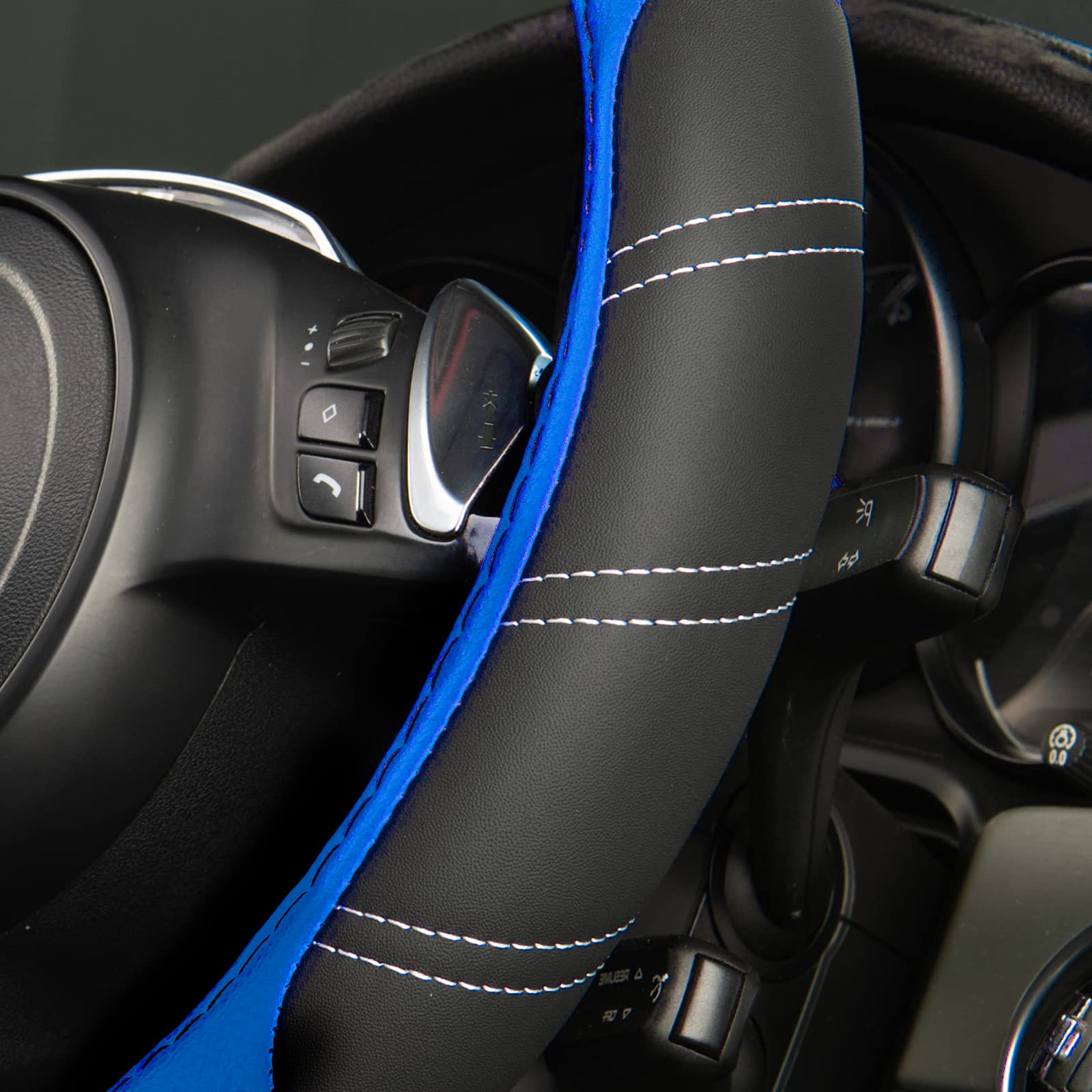 CAR PASS Line Rider padded grip closeup enhances comfort during long drives.