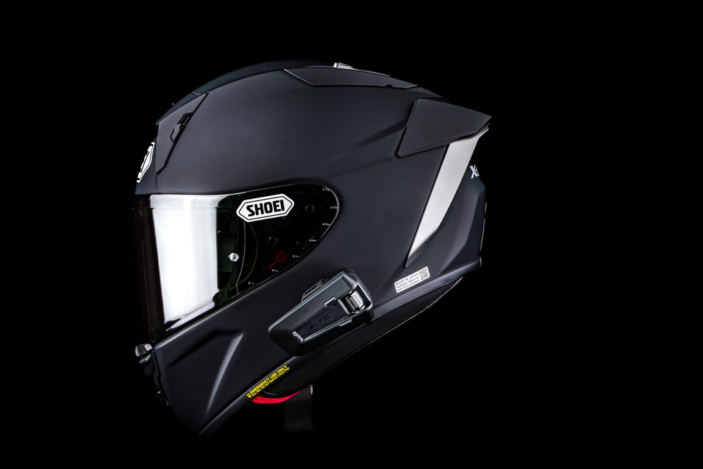 Cardo PACKTALK PRO air mount provides quick, secure magnetic attachment.