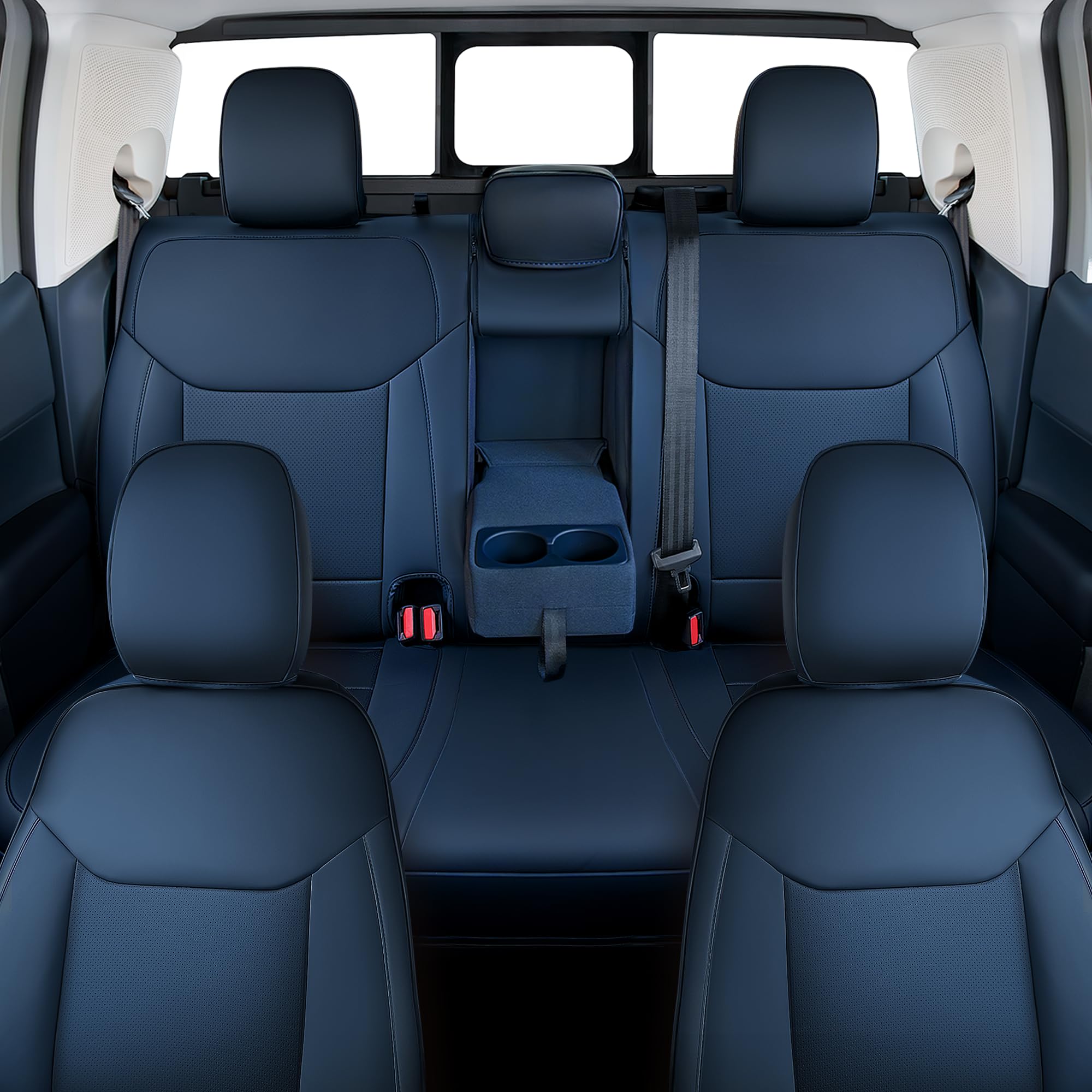 Carlimeki Maverick seat cover demonstrates airbag compatibility for safe travel.