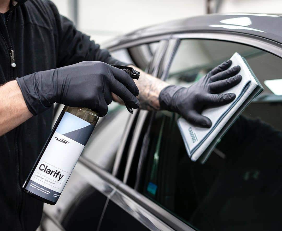 CARPRO Clarify bottle lifts oils and fingerprints from glass surfaces
