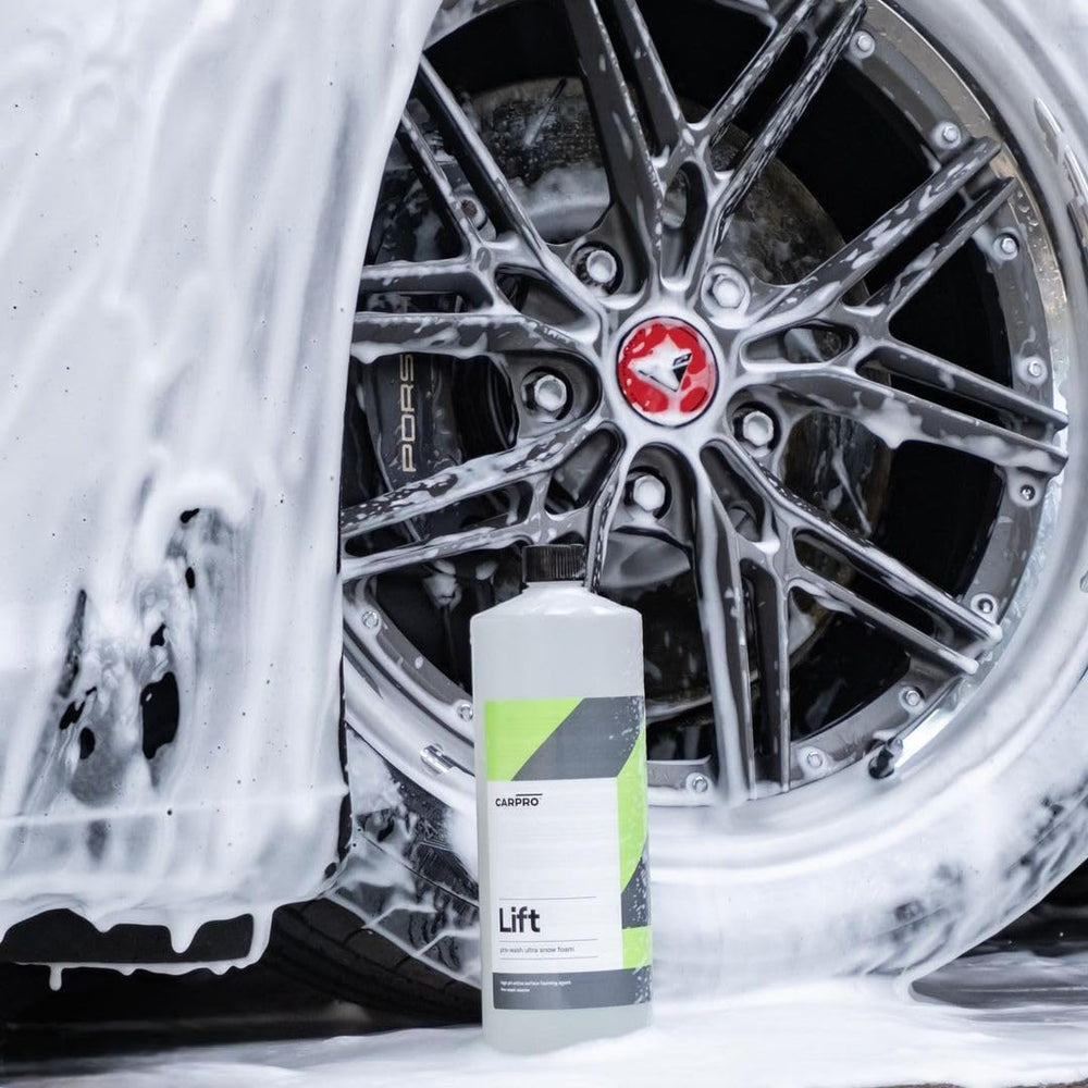 CARPRO Lift dilution guide illustrates 1:10 ratio for thick, clingy foam.