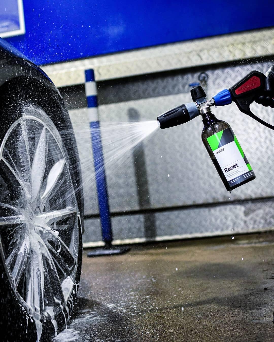 CARPRO Reset foam on car shows rich lubrication during washing