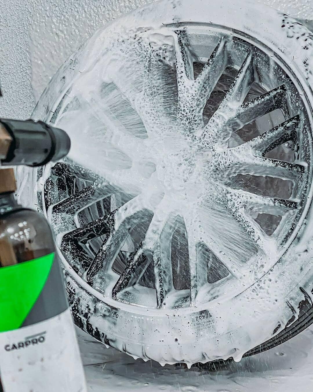 CARPRO Reset organic-based formula image promoting eco-friendly car care.