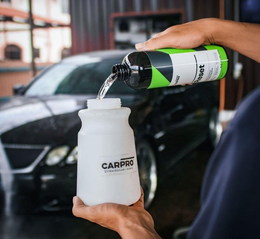 CARPRO Reset slick wash image emphasizes smooth lubrication during washing.
