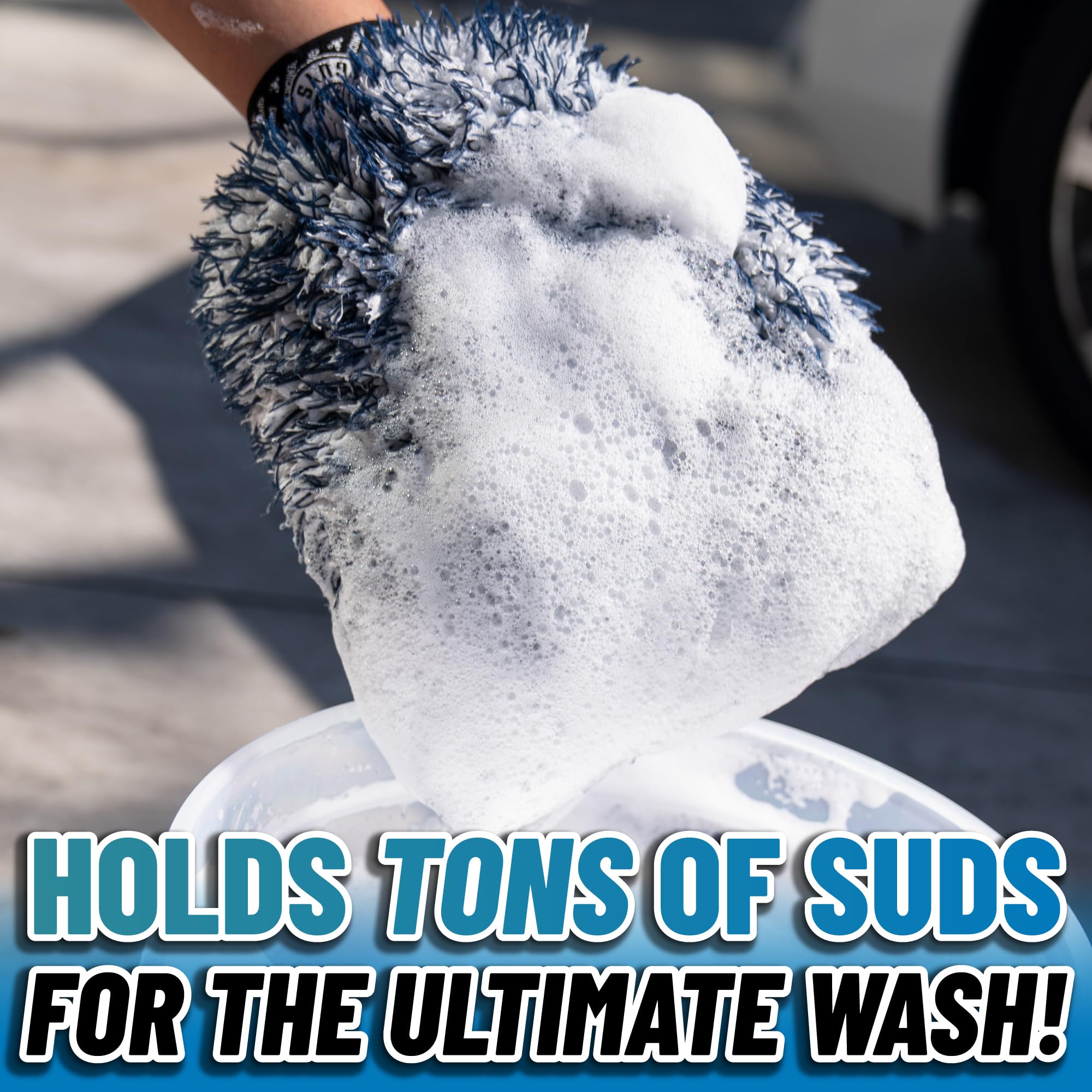 Chemical Guys The Dually large mitt holds ample suds for faster washes.