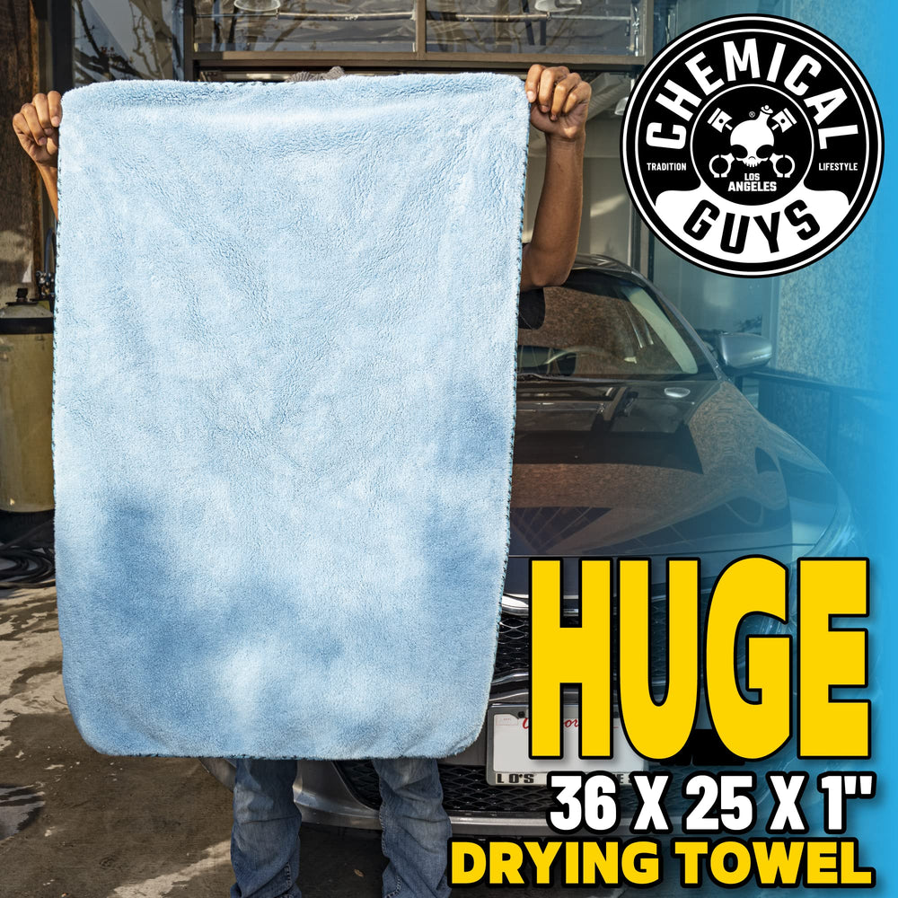 Chemical Guys Woolly Mammoth plush fibers close-up highlights luxurious softness and surface safety.