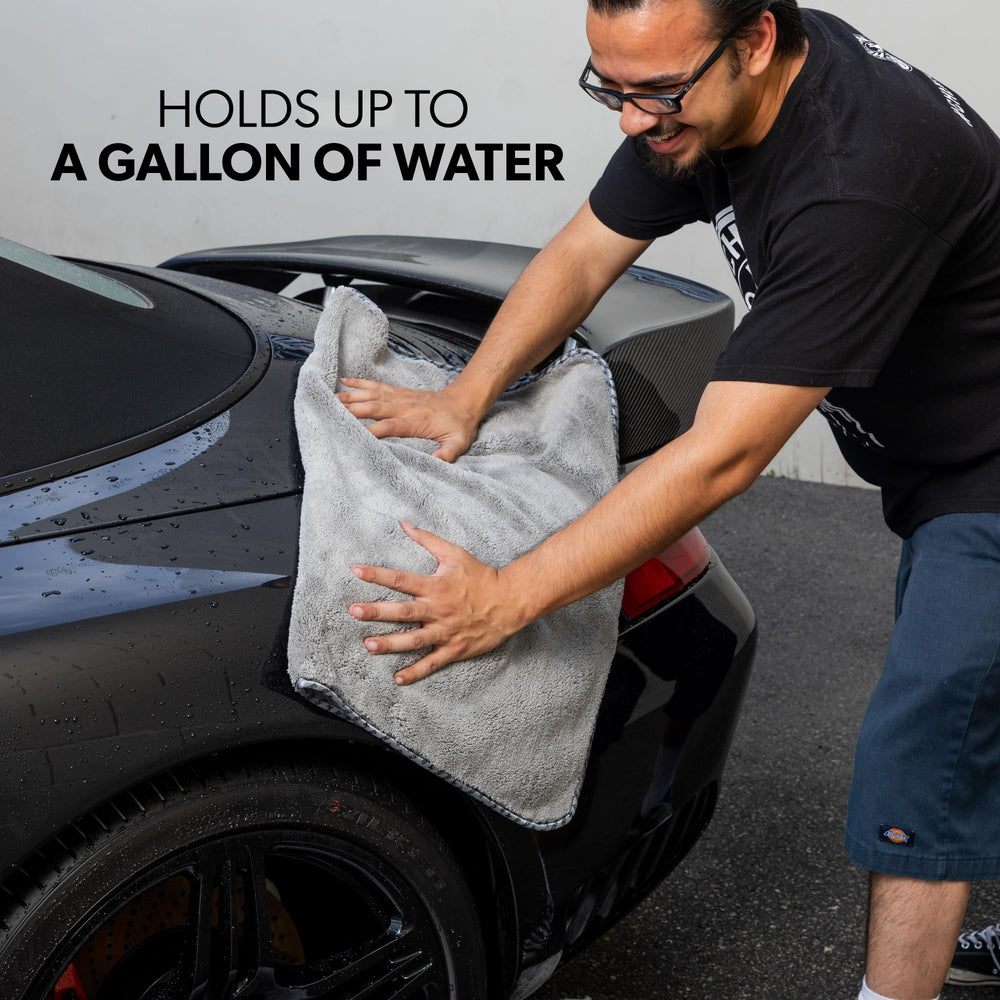 Chemical Guys Woolly Mammoth towel safely dries glass and chrome with no streaks.