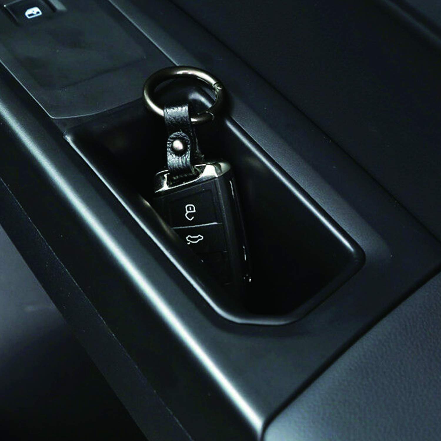 Citumo armrest storage rear-right helps maintain cabin tidiness on trips.