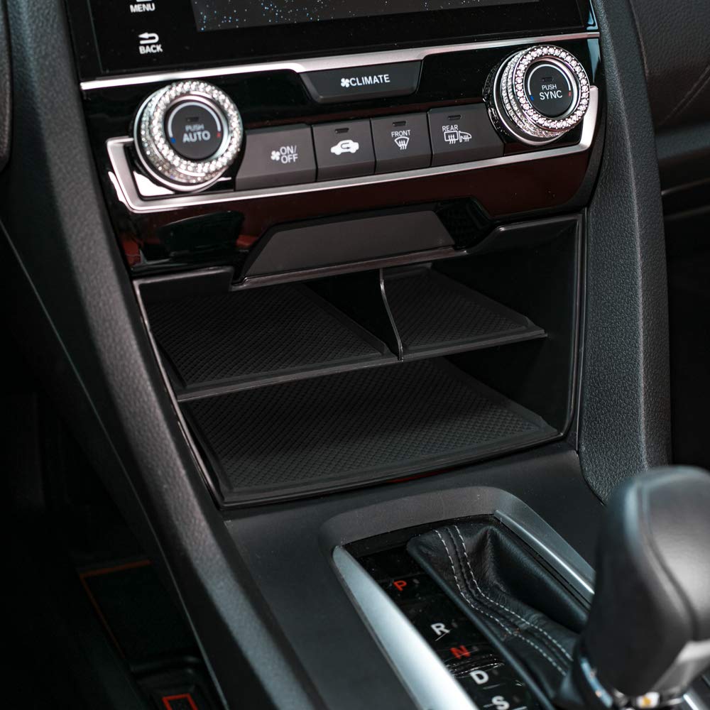 CKE daily essentials organizer helps reduce clutter during commutes.