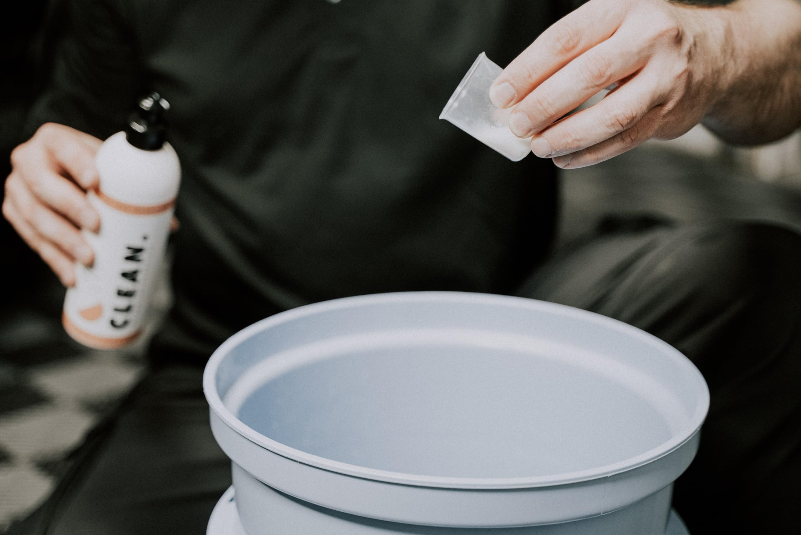 CLEAN. rinse-less wash applied to a car panel for easy, safe cleaning without water.