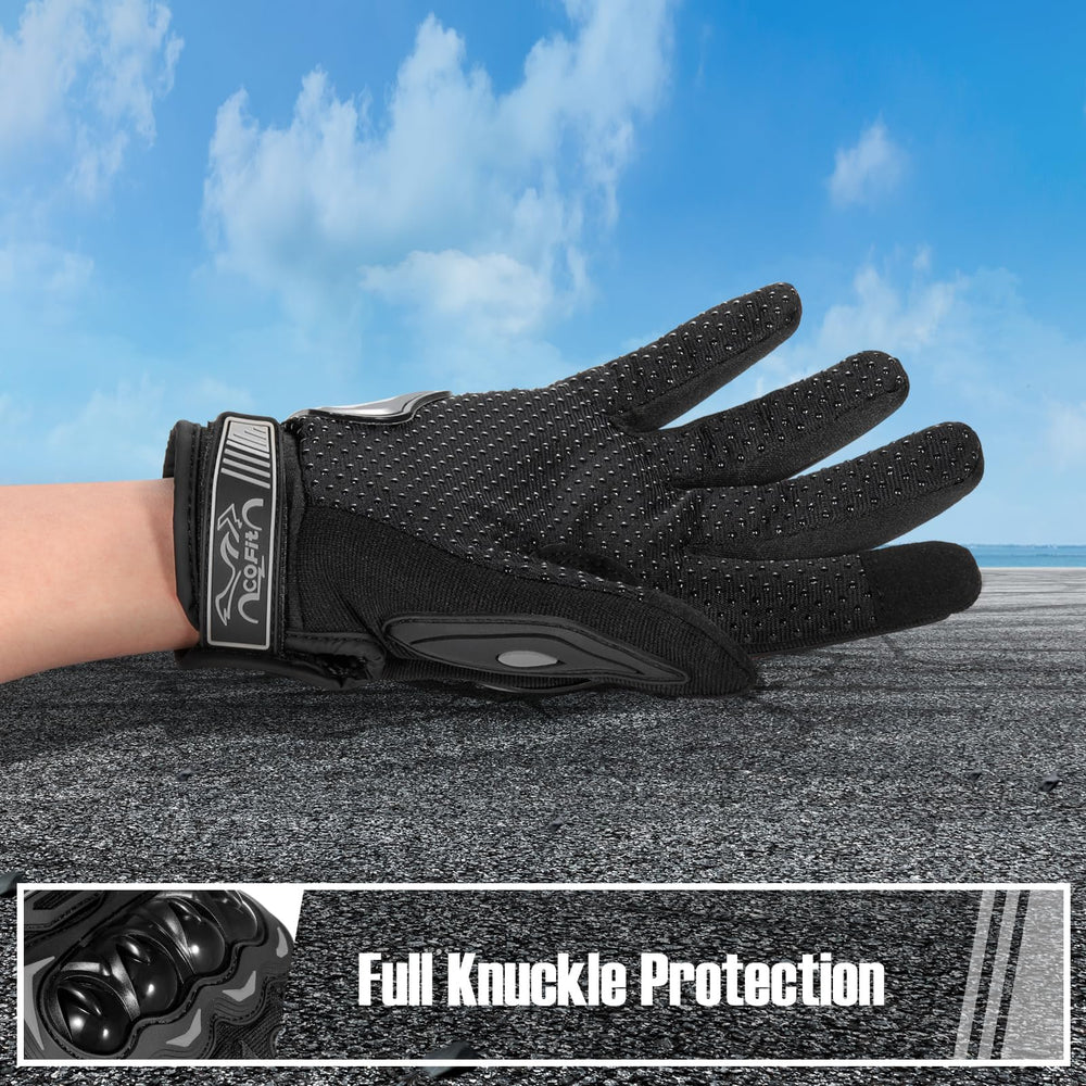 COFIT breathable fabric and air vents keep hands cool on warm rides.