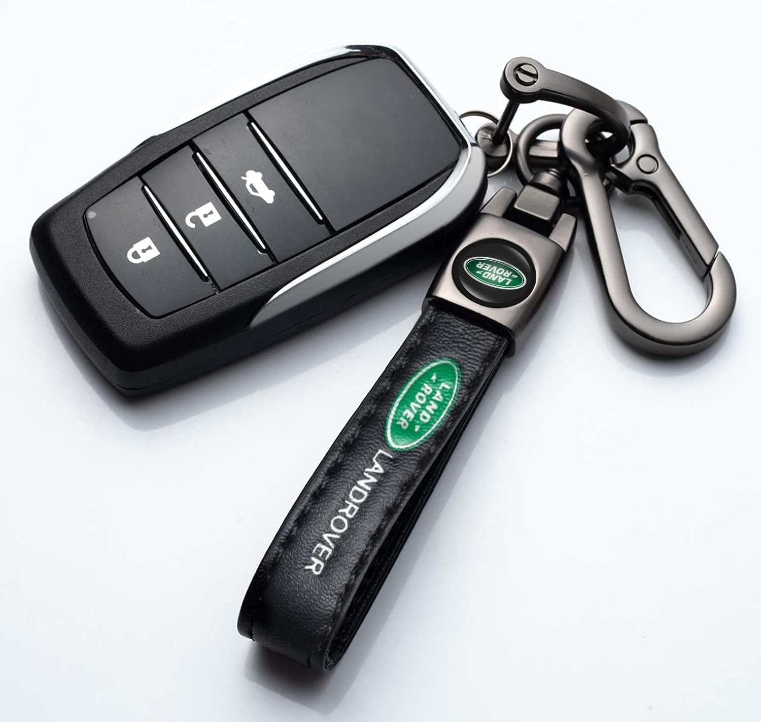 Comburvo leather keychain demonstrates Defender and Range Rover compatibility for key storage
