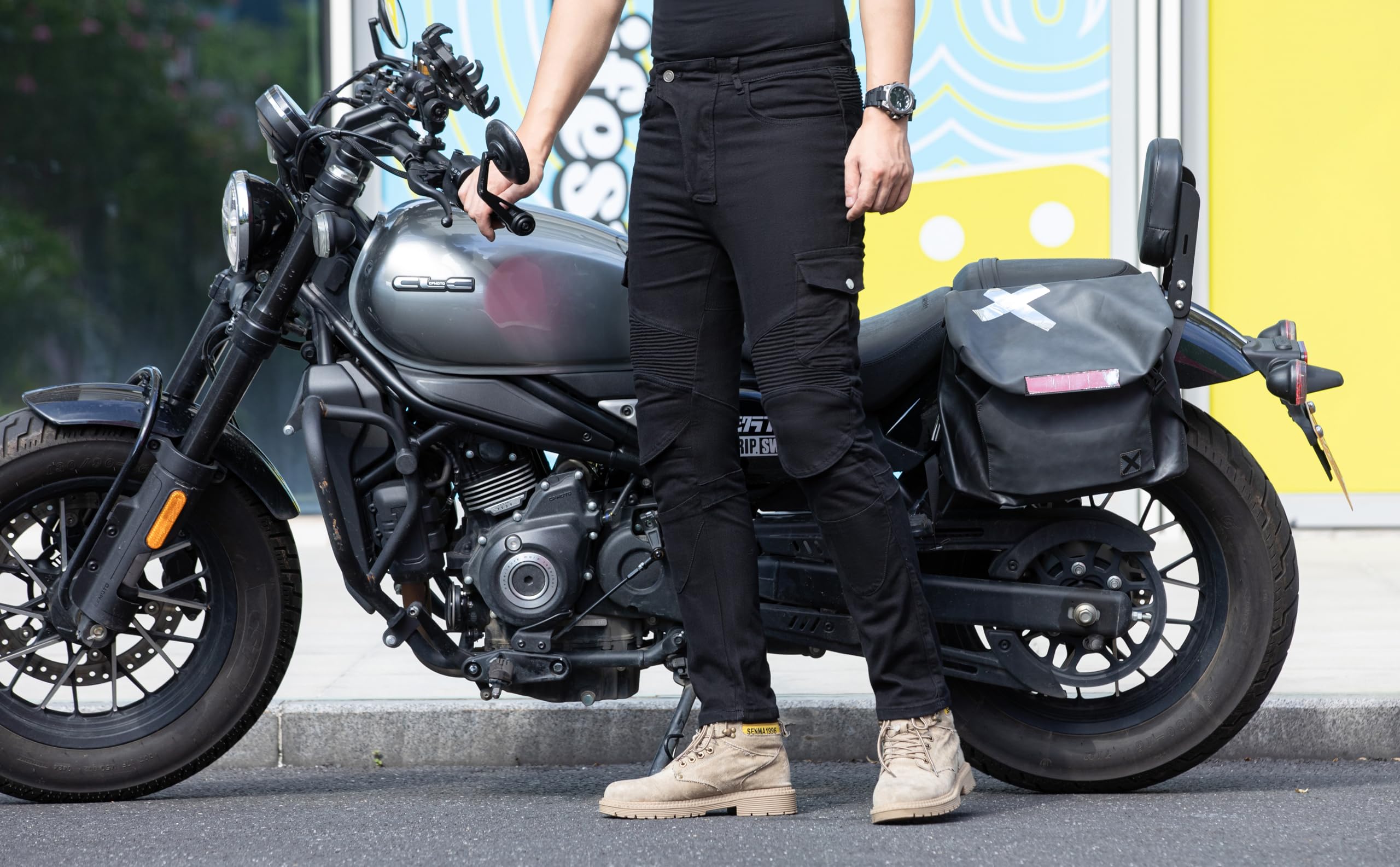 CTBQiTom six-pocket design emphasizes secure storage during commuting and adventures.
