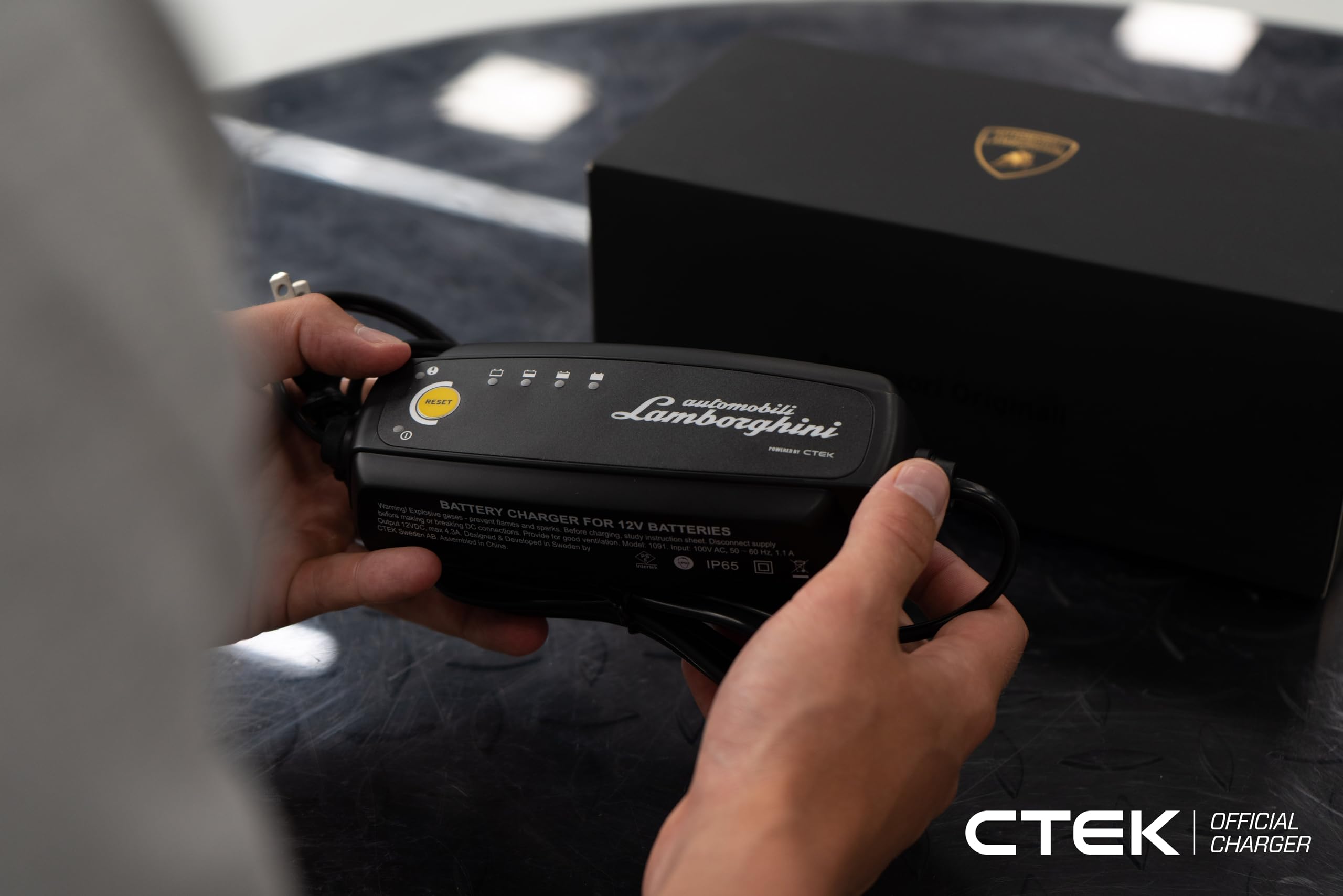 CTEK 4.3 indicator display illustrates battery and alternator testing status.