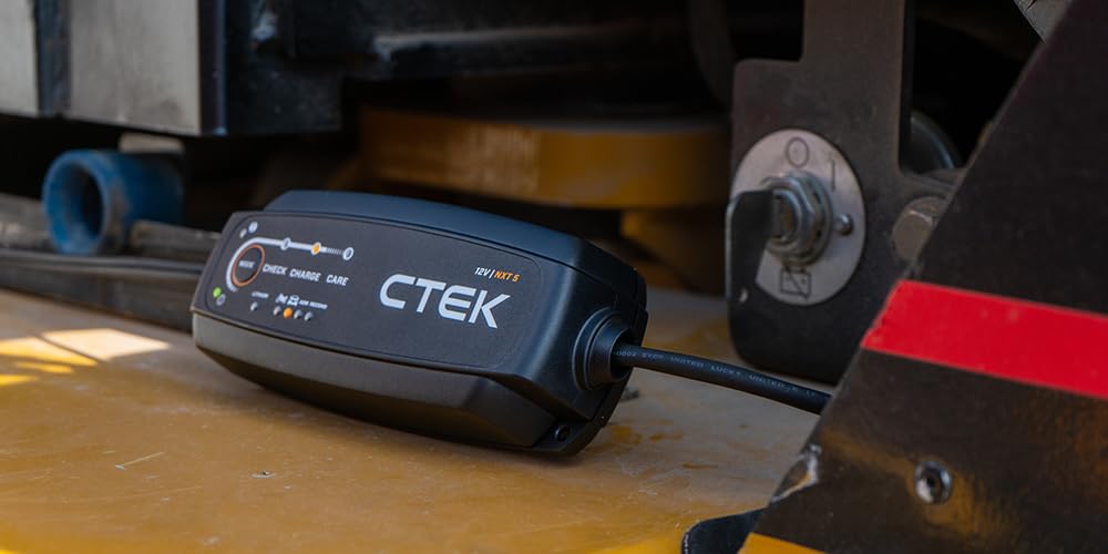 CTEK 40-658 NXT5 compatible with lead-acid and LiFePO4 batteries.