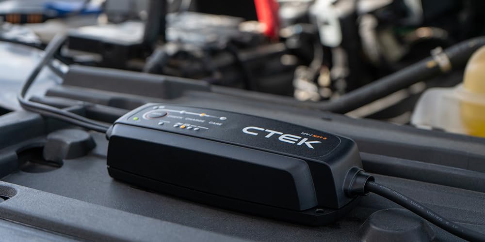 CTEK 40-658 NXT5 ideal for cars, motorcycles, and seasonal storage.
