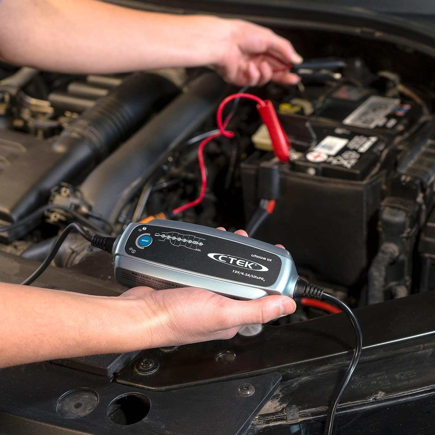 CTEK 56-926 Lithium US ports enable secure connections with minimal risk
