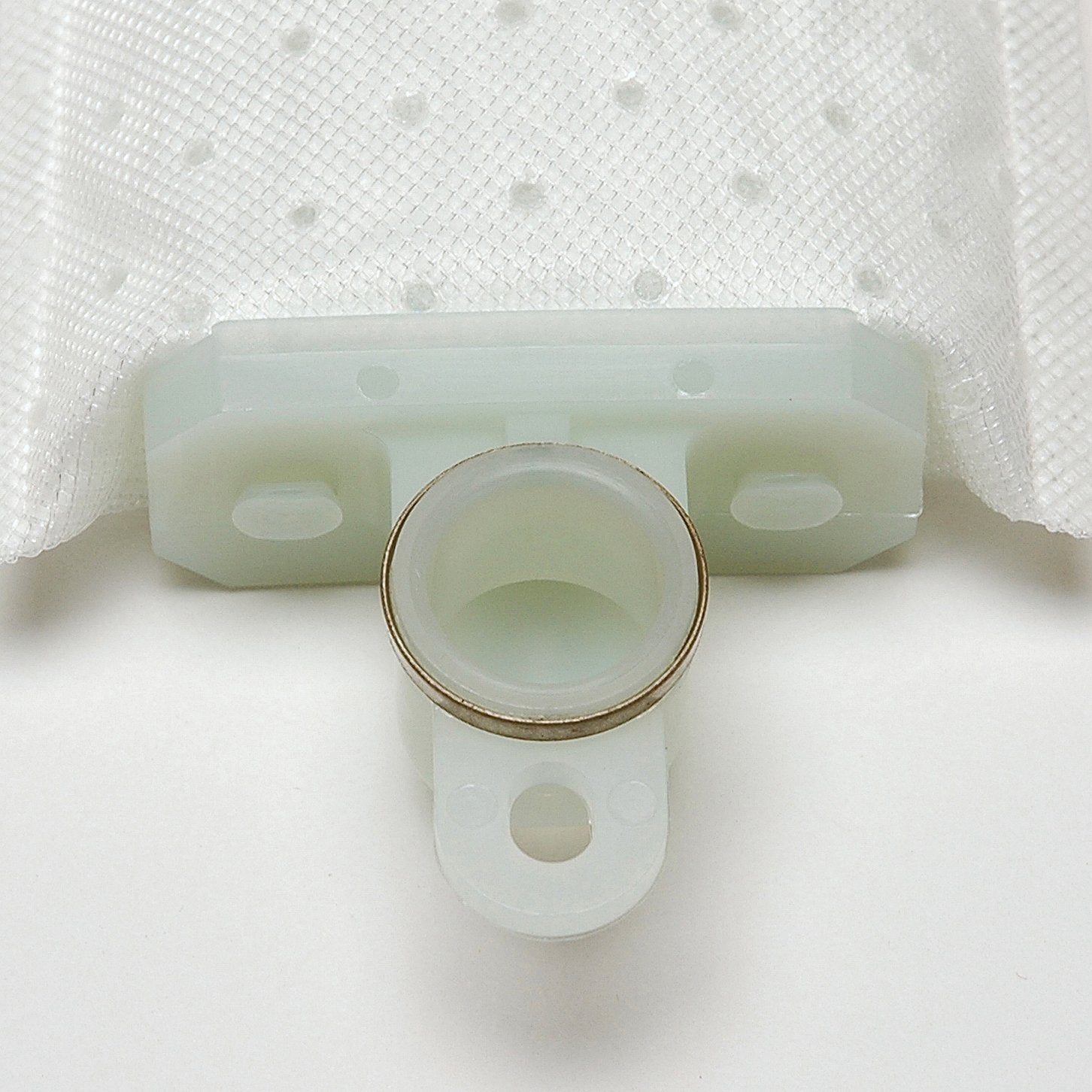 Delphi FS0093 micron-detail close-up illustrating filtration rating for reliability