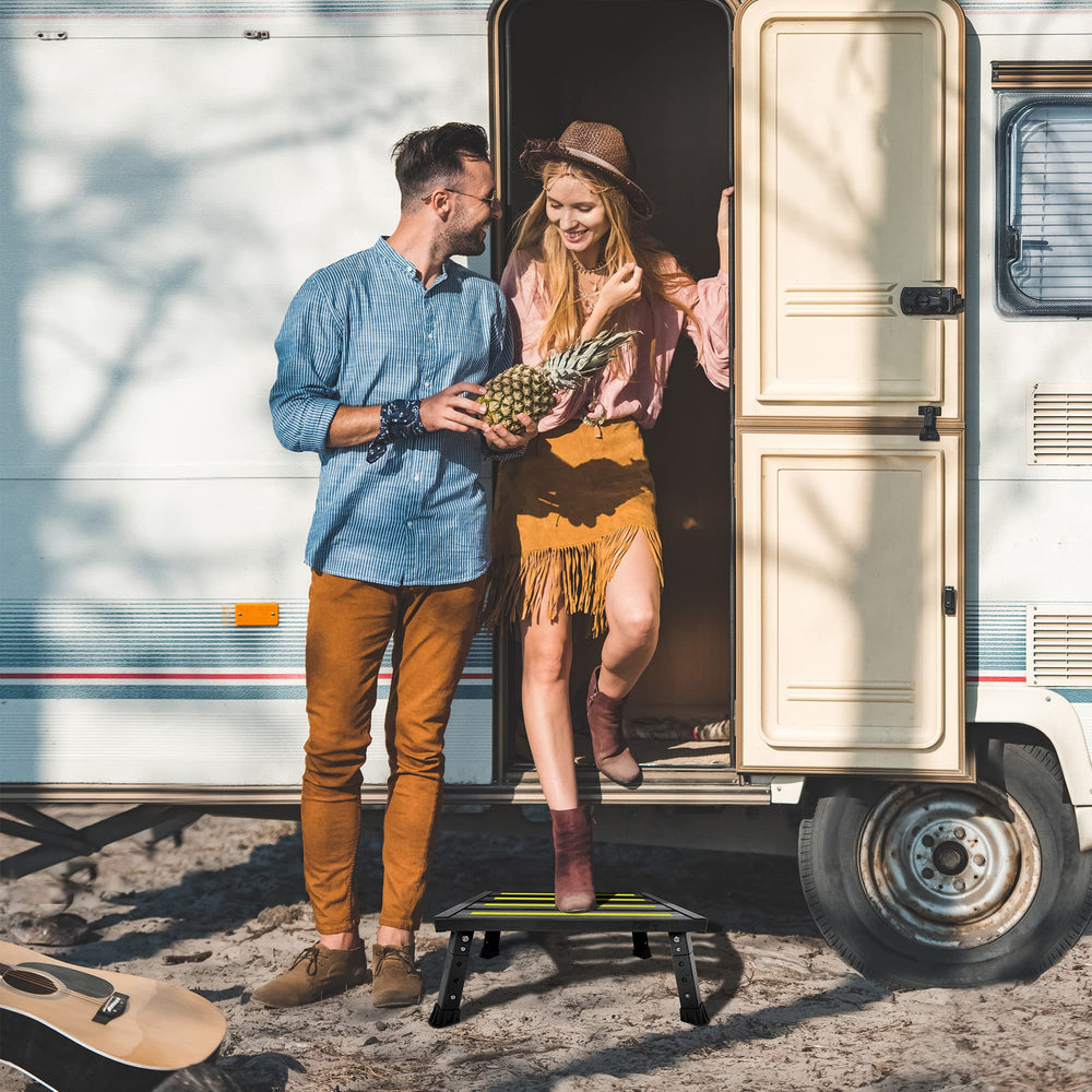 DEPSUNNY RV step with non-slip feet and mat ensures secure footing.