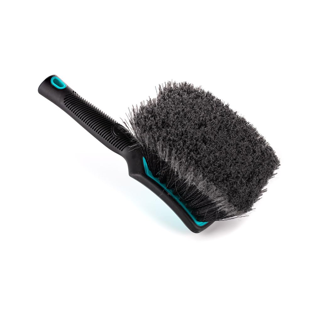 Detail Factory ProGrip ergonomic handle reduces fatigue during long detailing sessions.