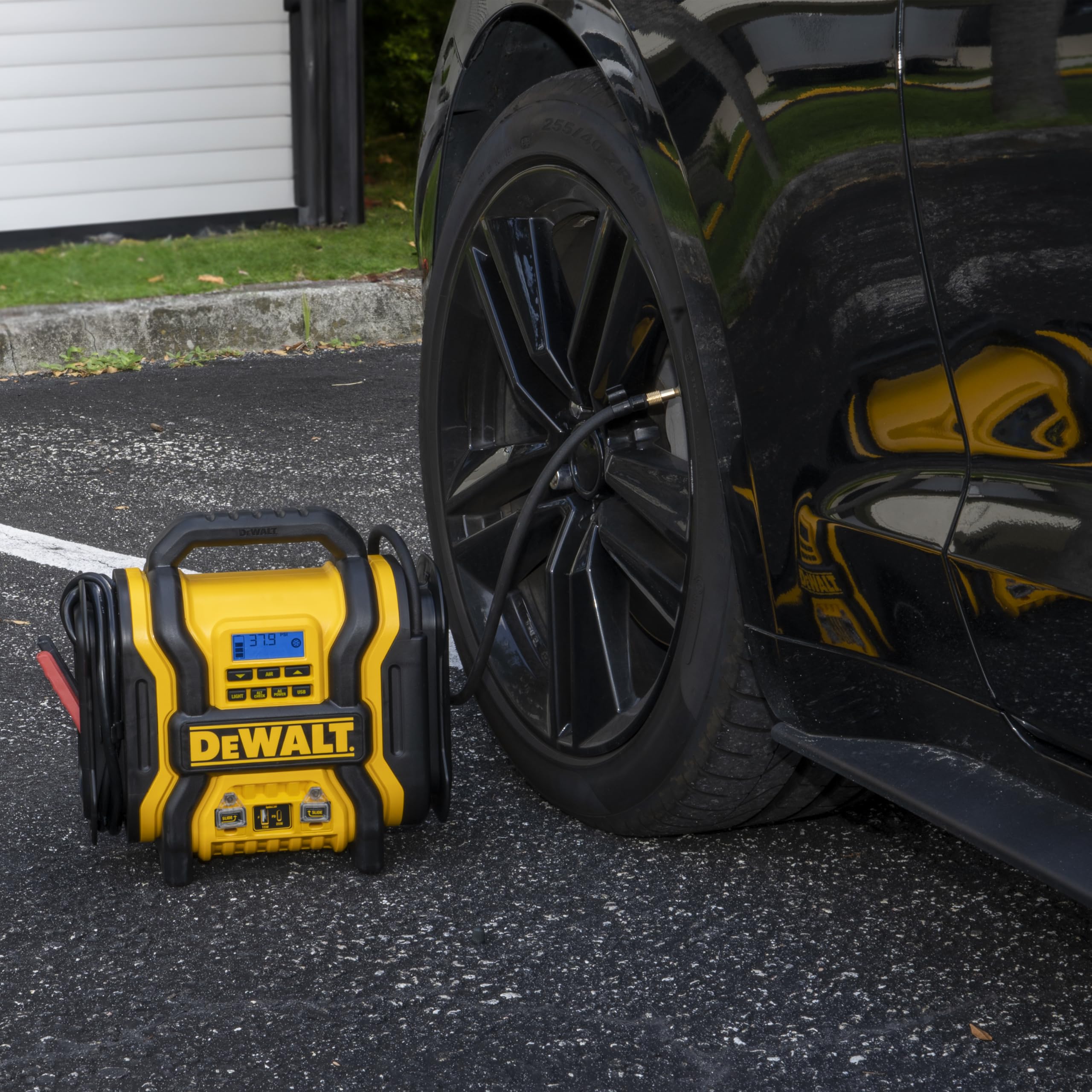 DEWALT DXAEPS14 120 psi compressor inflating tires with auto stop