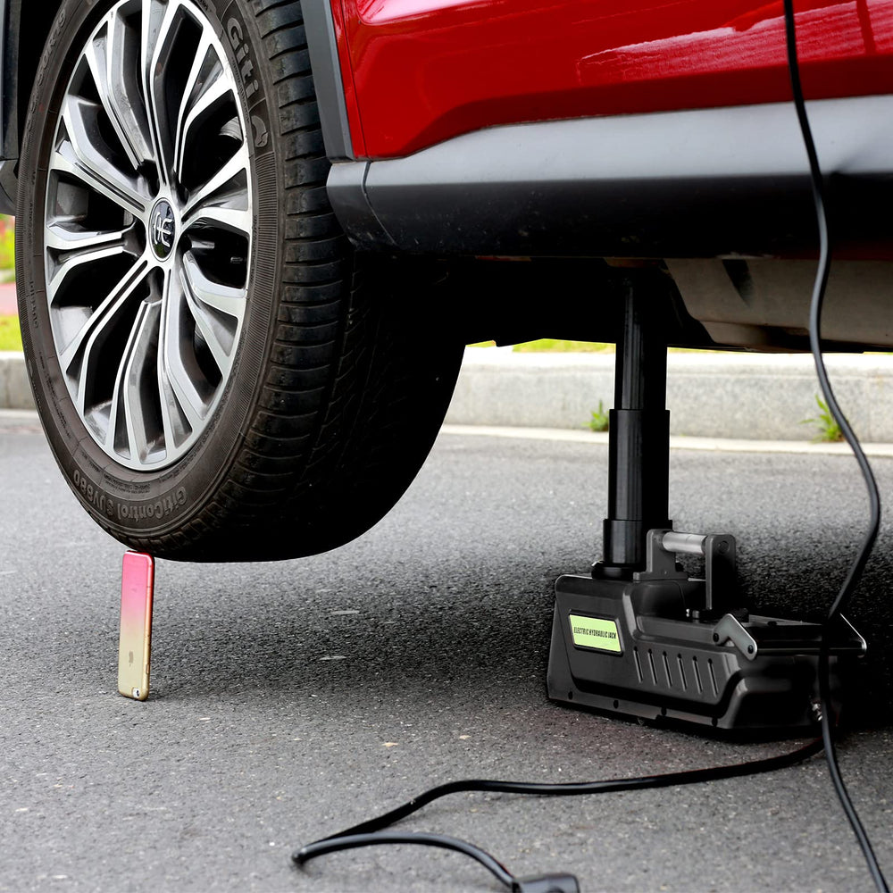 Cigar lighter connection on the E-HEELP jack allows quick setup without external power.