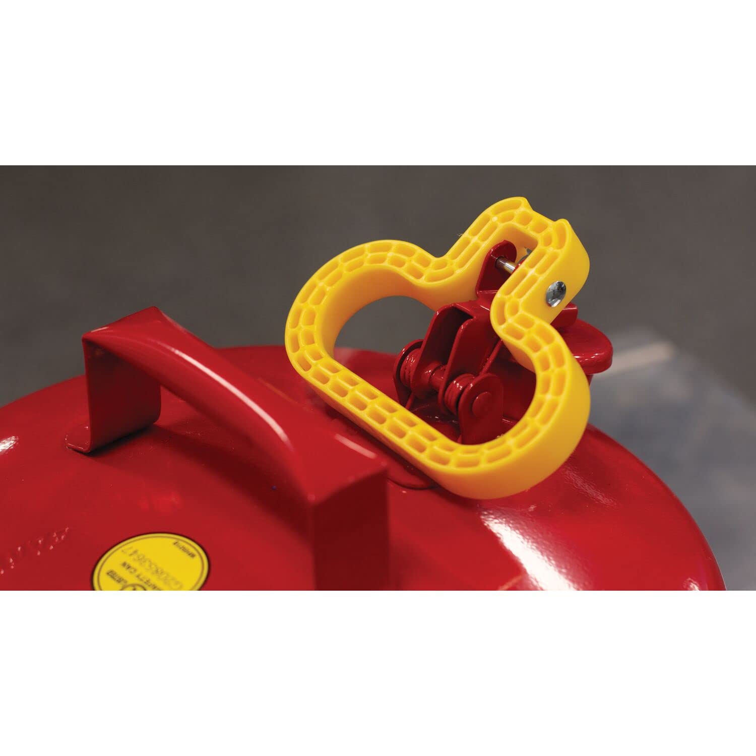 Eagle galvanized steel body resists rust and wear over time.