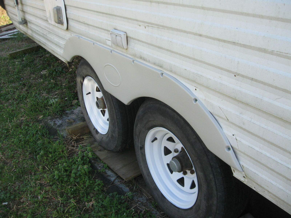 ECOTRIC tandem fender skirts reduce drag and enhance vehicle aesthetics.