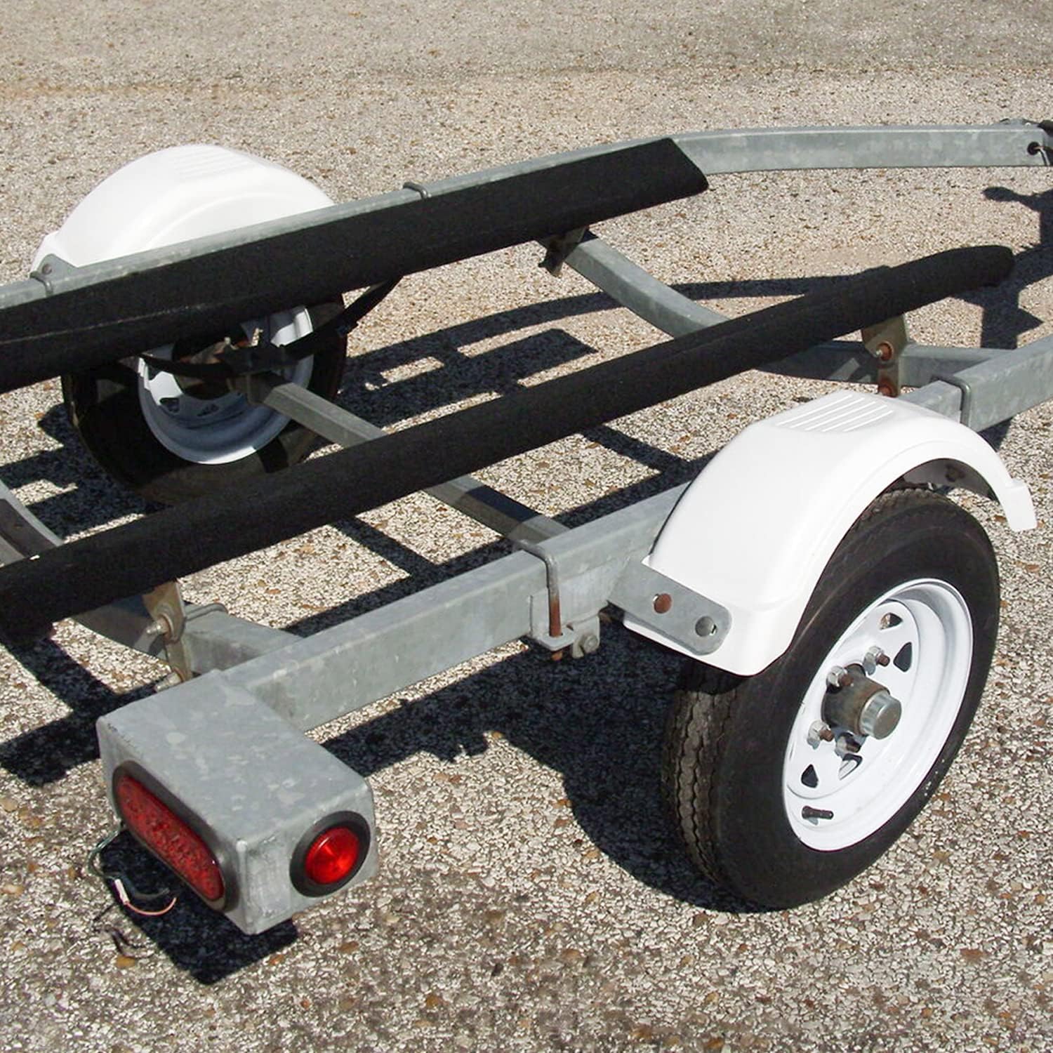 ECOTRIC trailer fender debris-blocking design protects trailer and cargo