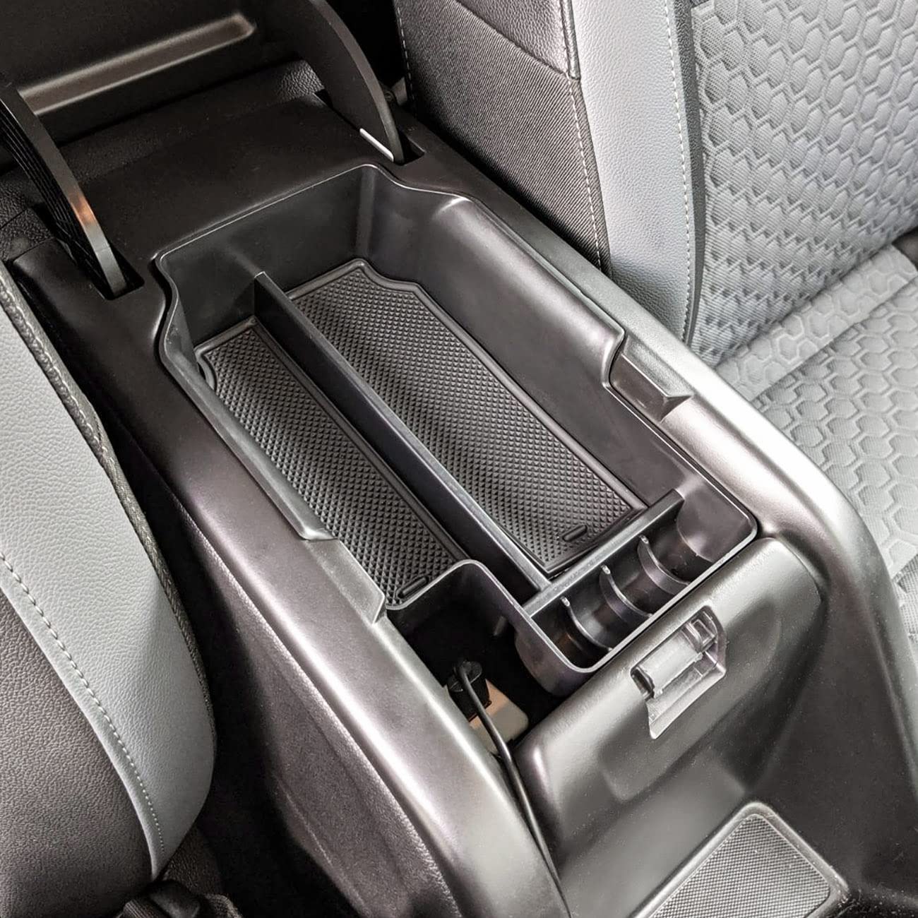 EDBETOS center console top view shows organized storage for Colorado and Canyon, keeps essentials reachable