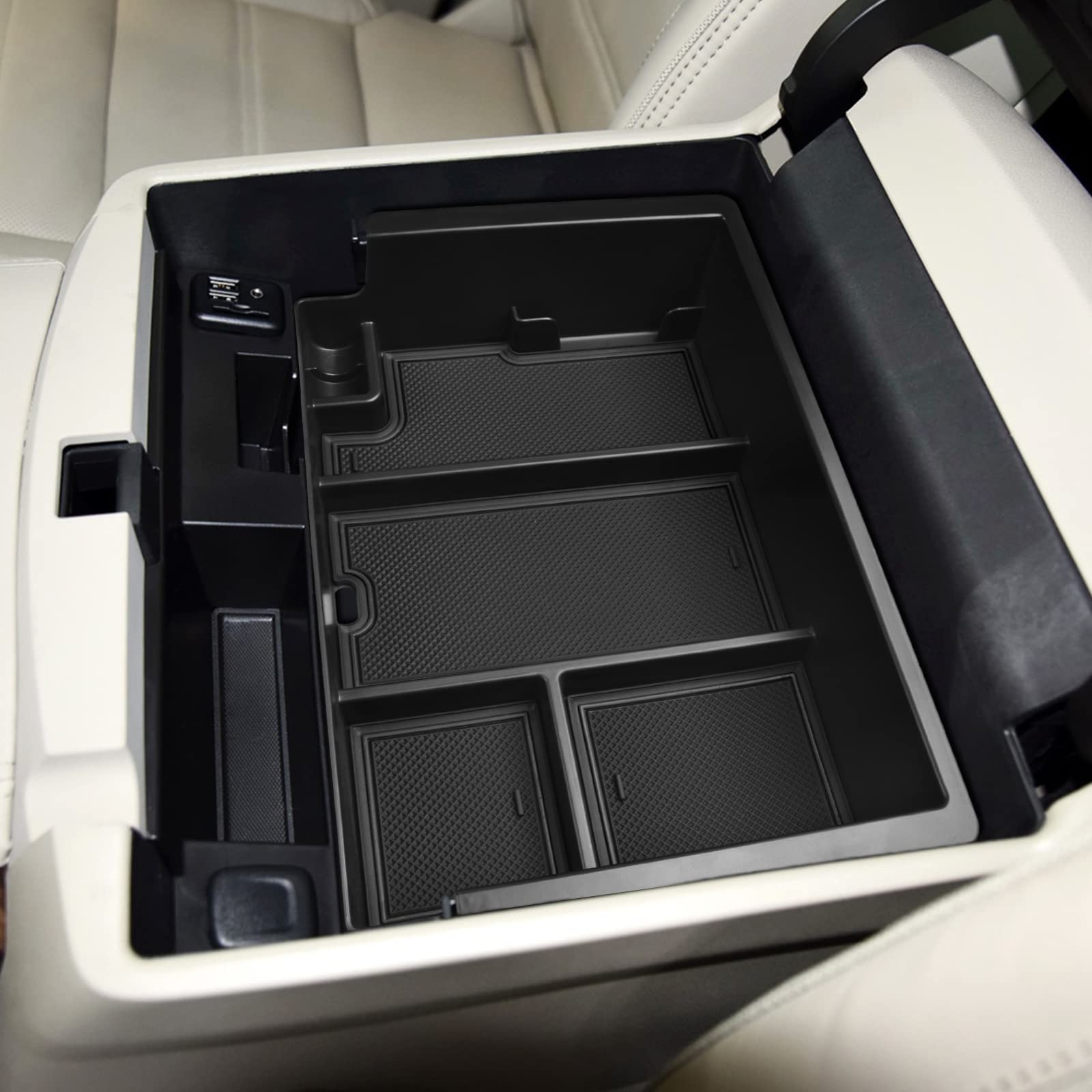 EDBETOS upper layer keeps phone and wallet accessible during drives.