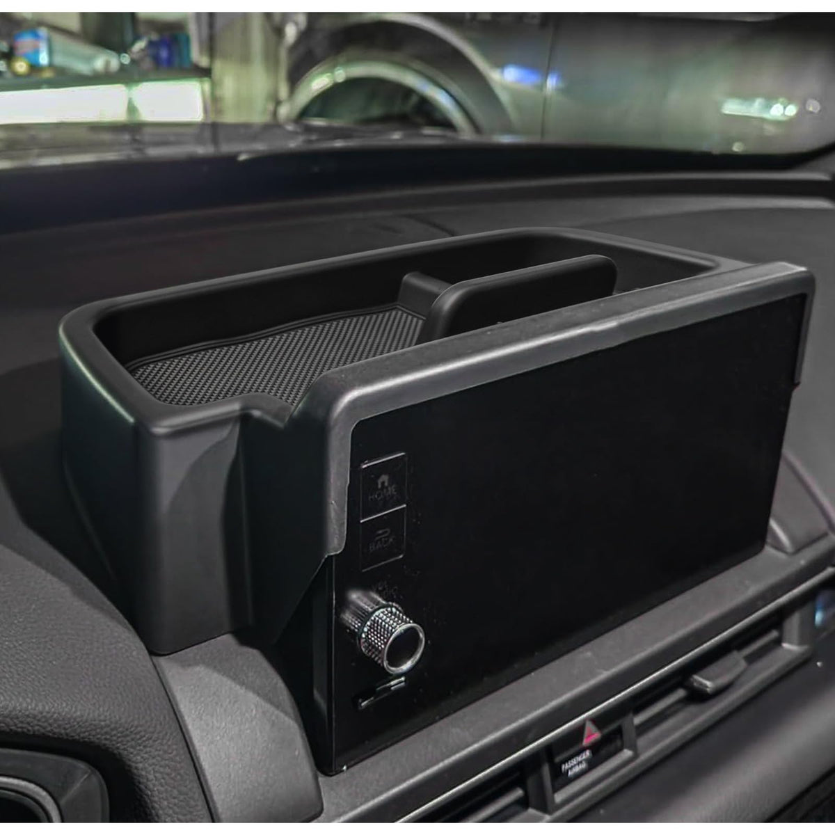 EDBETOS Pilot center console tray front view—fits 9-inch display and keeps essentials within reach