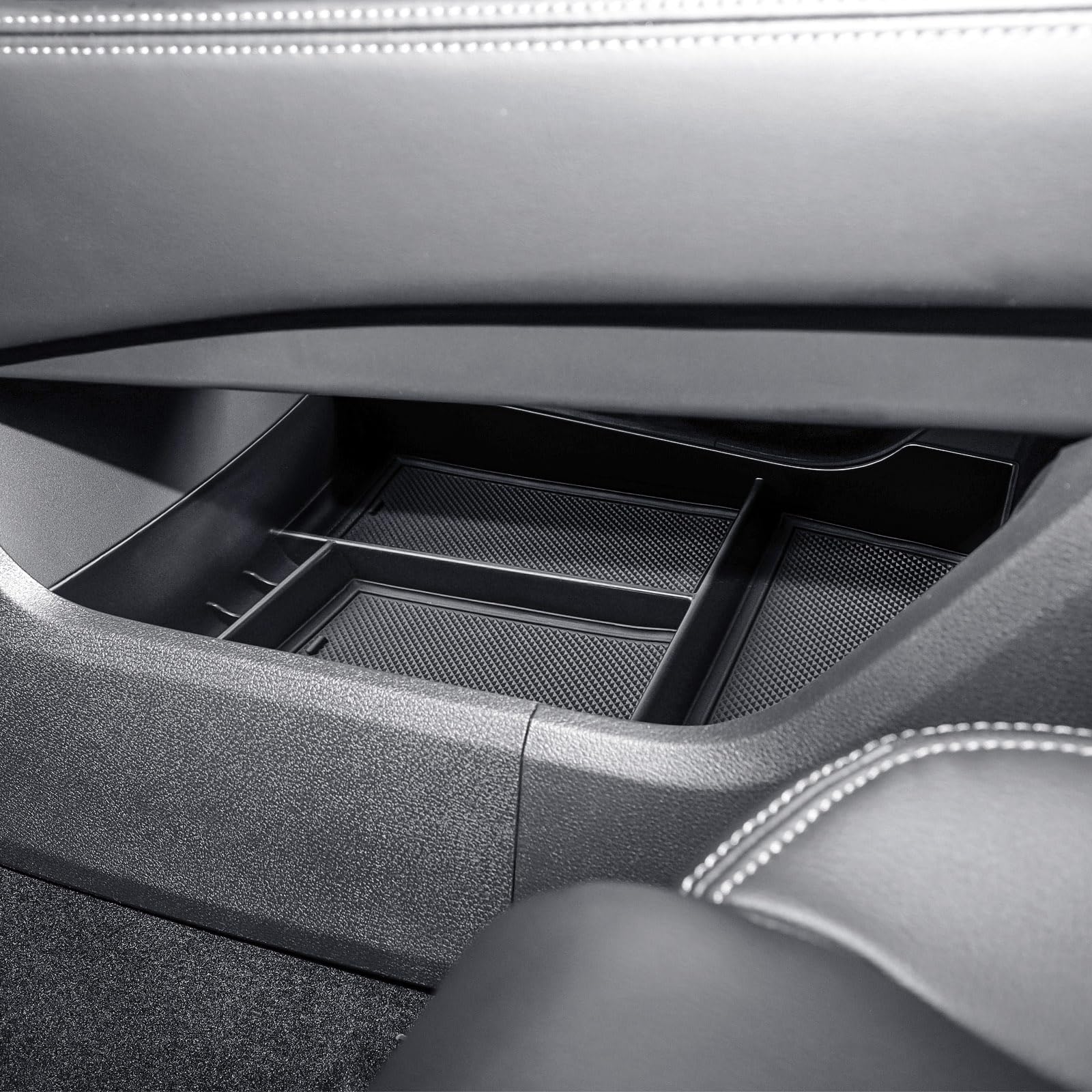 EDBETOS Rogue easy installation without tools or adhesives.