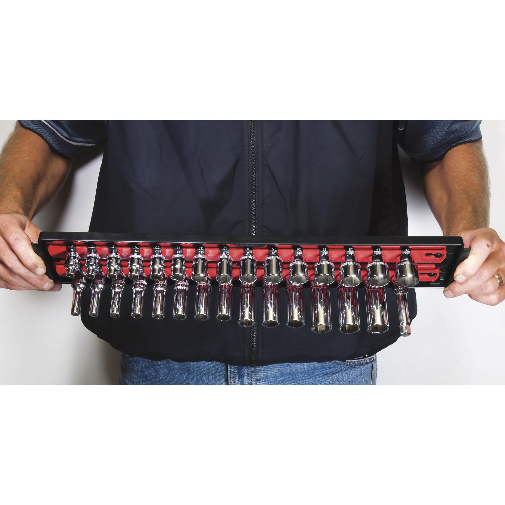 Ernst Manufacturing 8453 drawer storage setup keeps tools easy to grab.