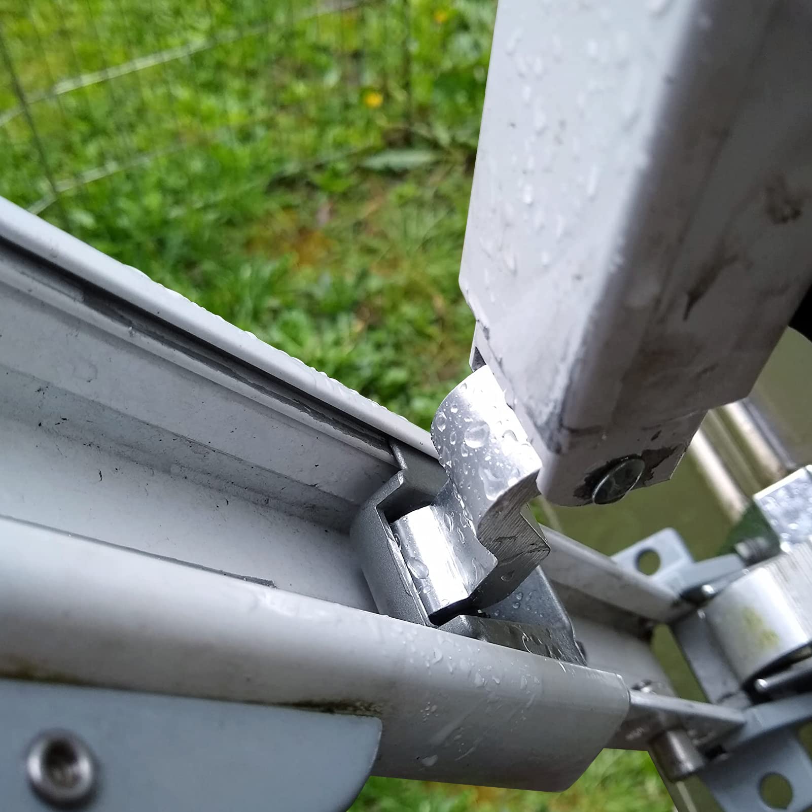 EXCELFU sturdy aluminum and zinc alloy slider for durable RV shade.