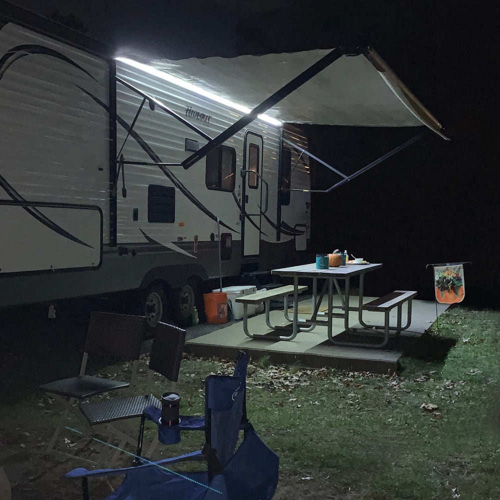 EXCELFU RGB canopy lighting supports ambient party vibes and evening meals.