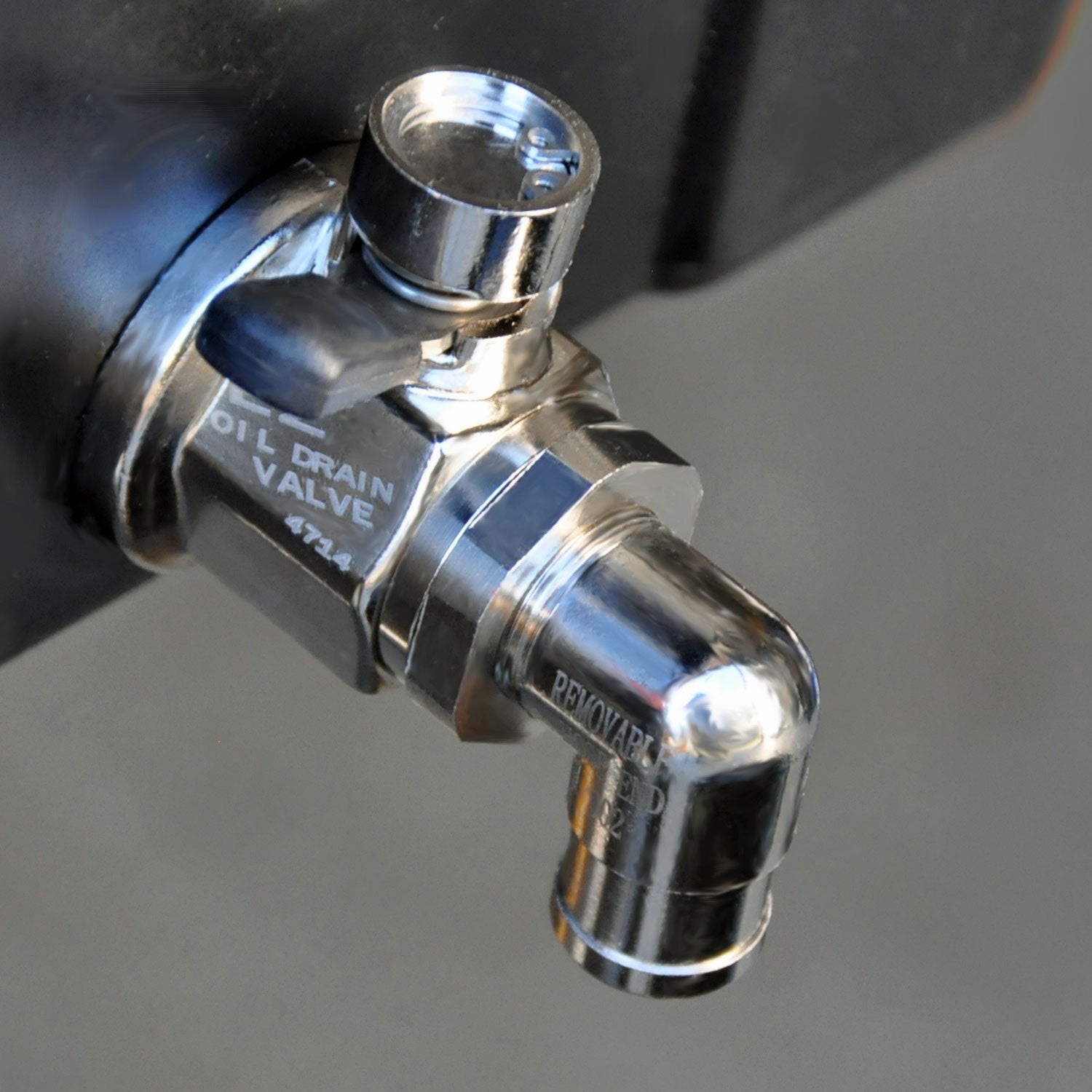 EZ Oil Drain Valve quick-seal design helps prevent leaks.