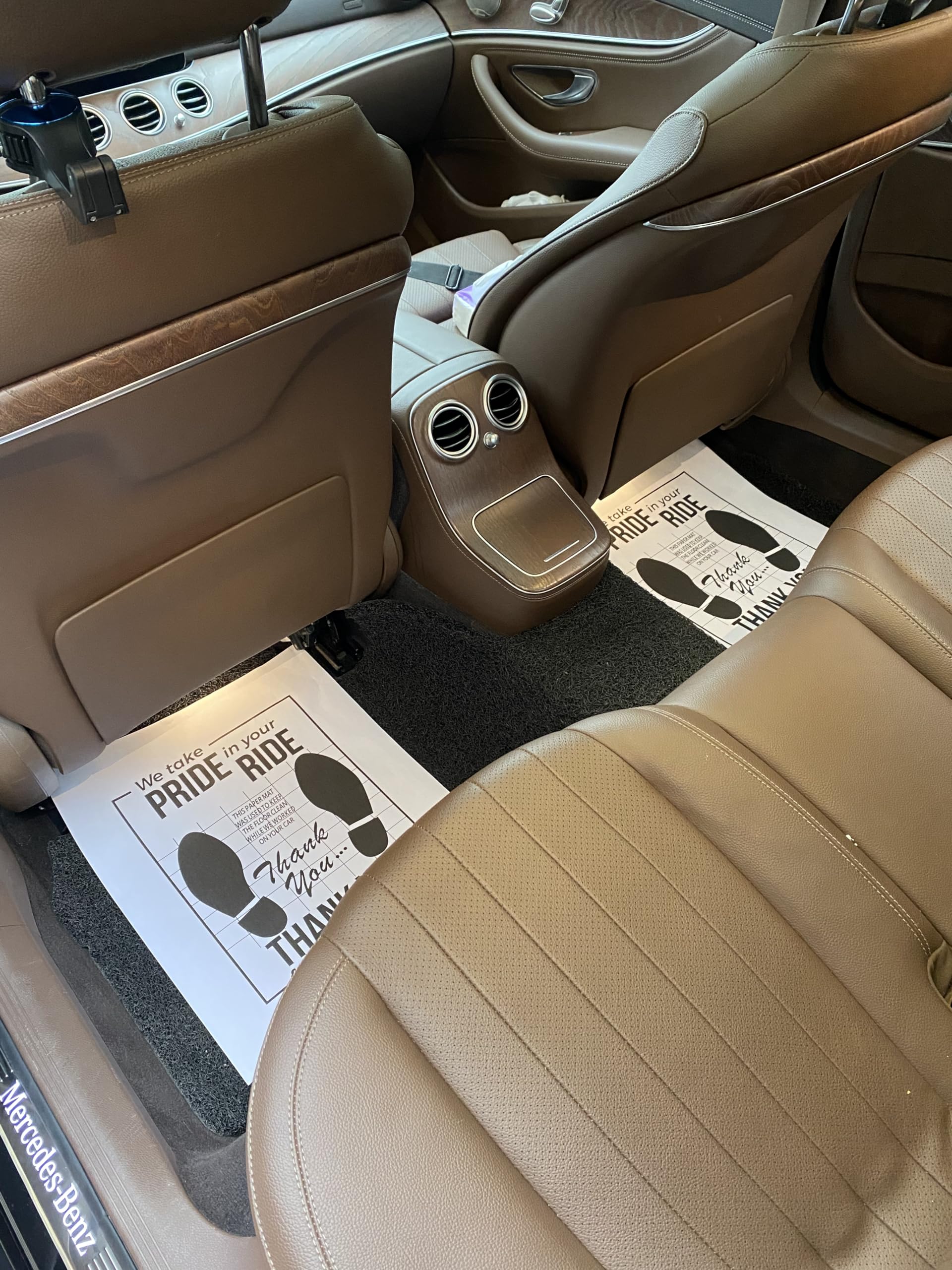 FADUOALI footprints greet customers for a welcoming feel.