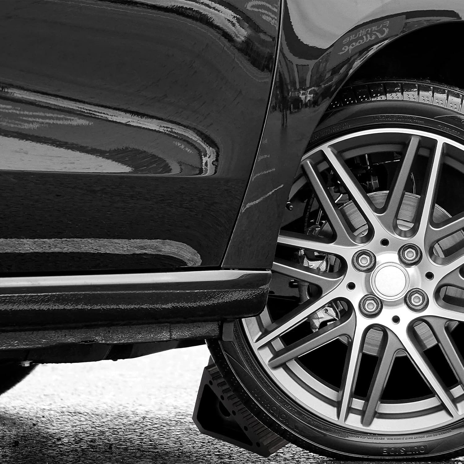 Fasmov heavy-duty rubber material delivers durability for RVs and trucks.