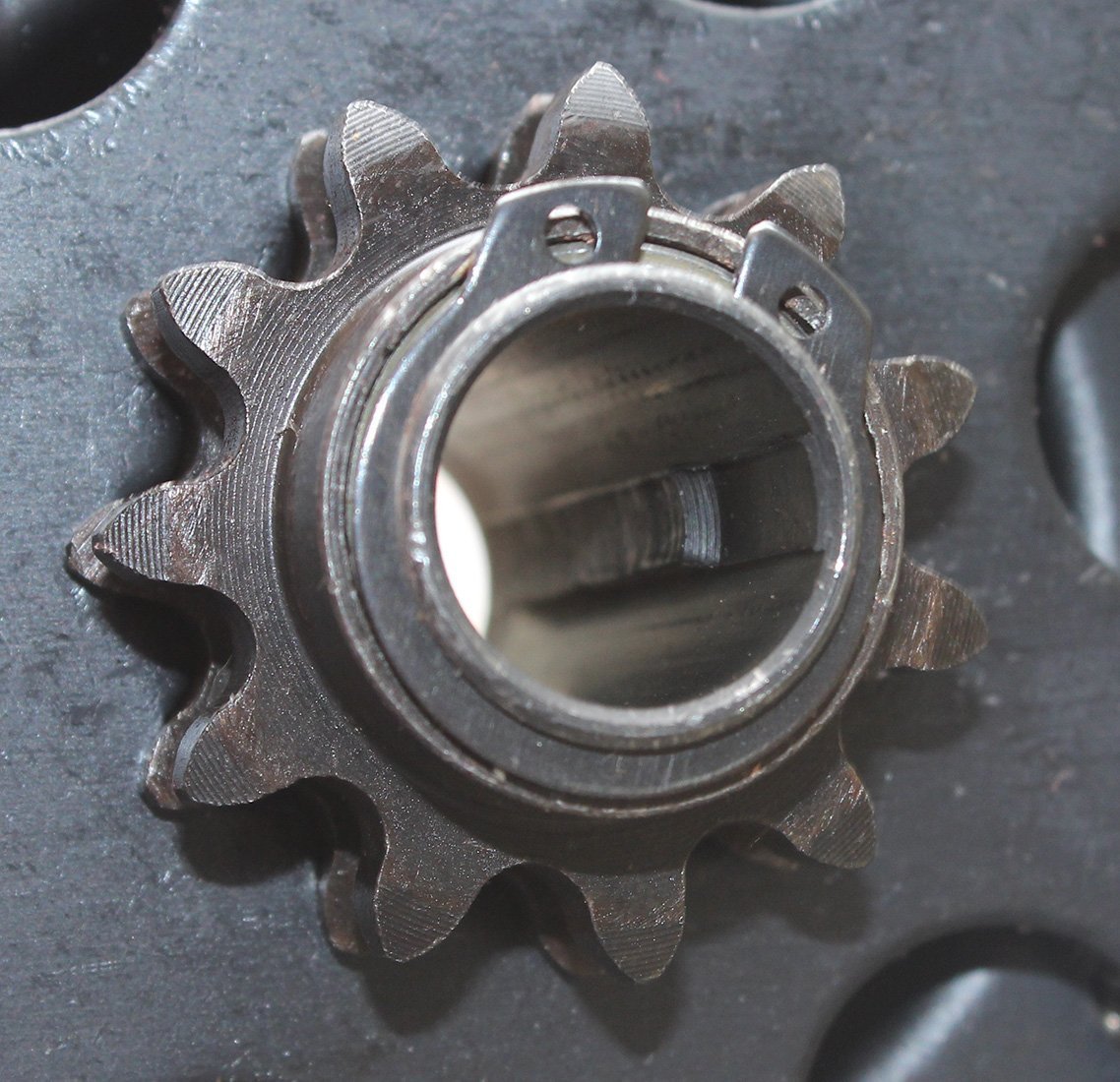 FDJ Predator 2.8HP fitment clutch shows engine compatibility.