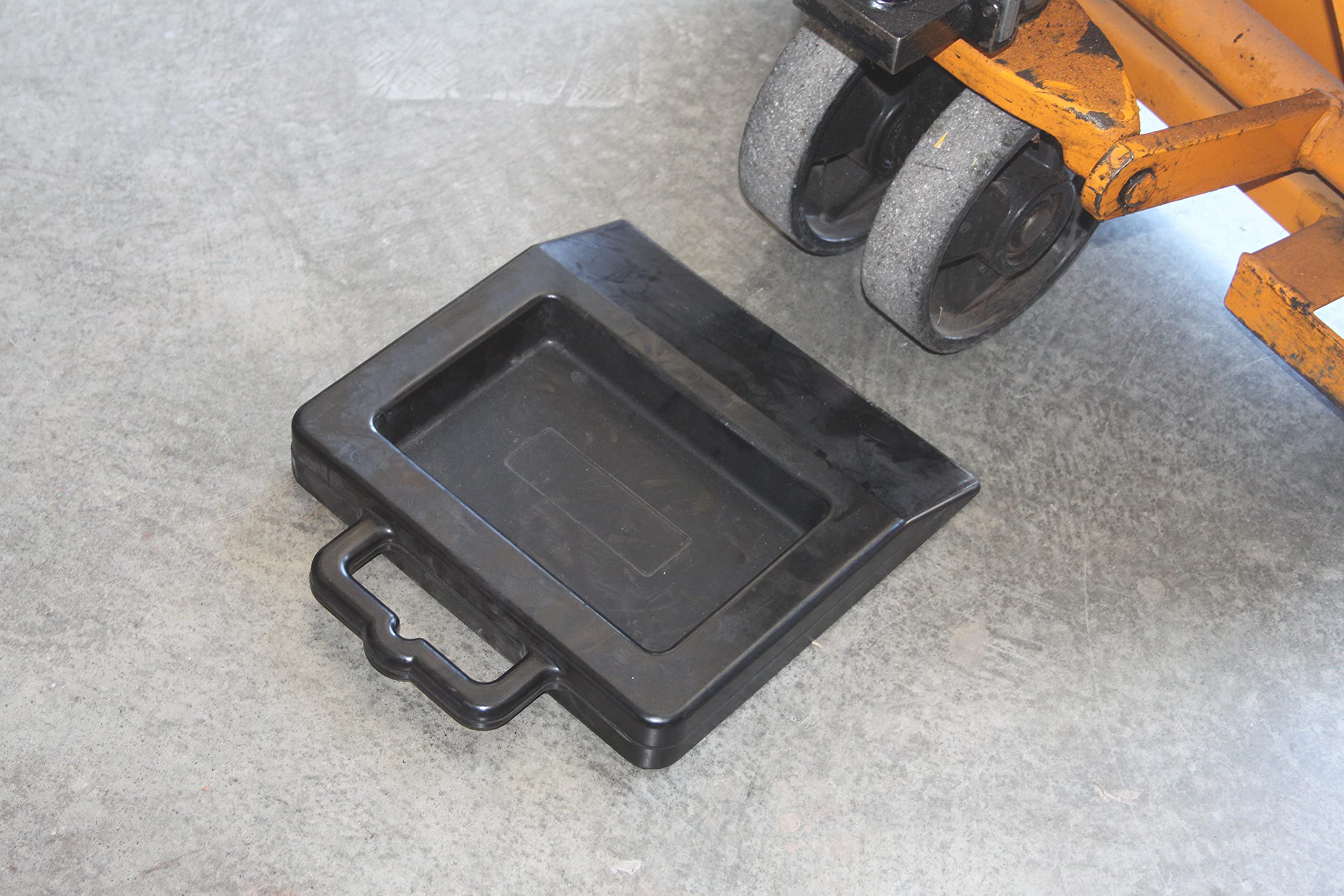 Foghorn Construction chock has a built in handle for easy storage.