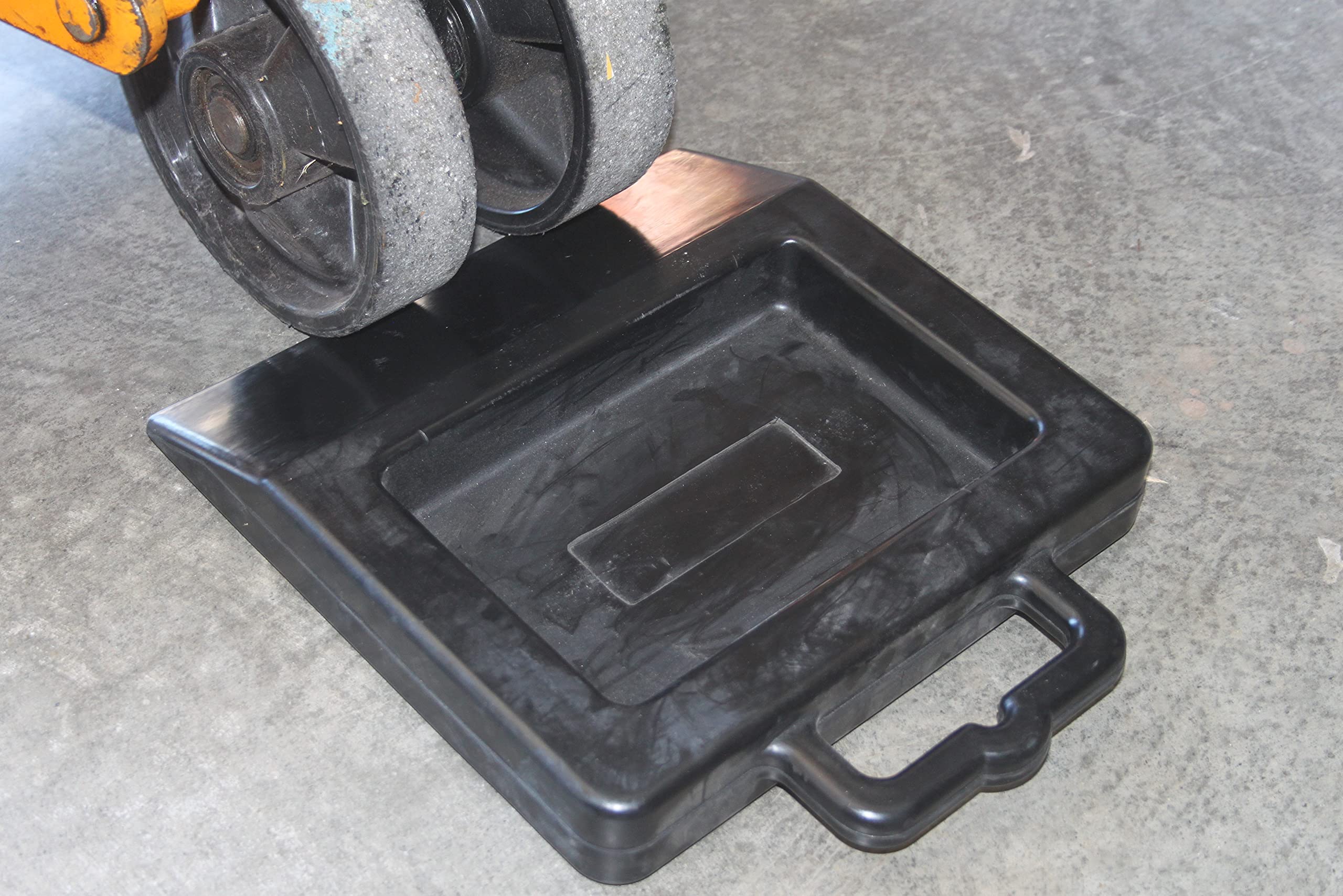 Foghorn Construction heavy duty stopper protects trailer gates and sides.