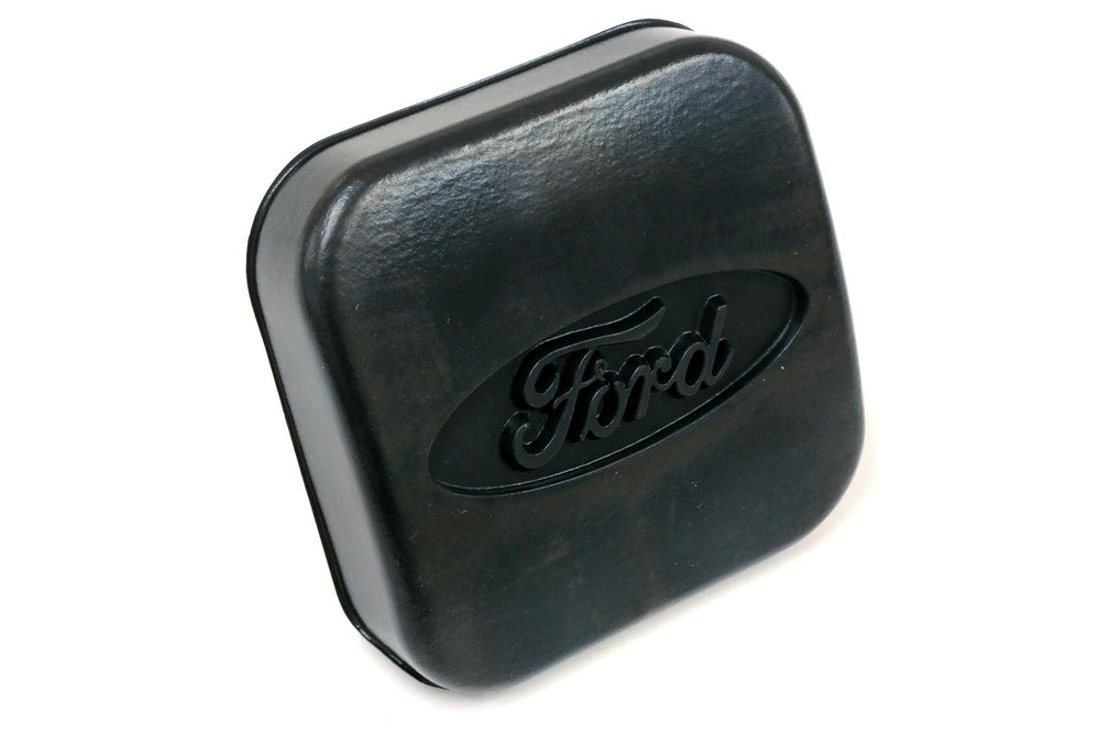 Ford hitch-cap on a vehicle demonstrates quick, clean coverage during travel.