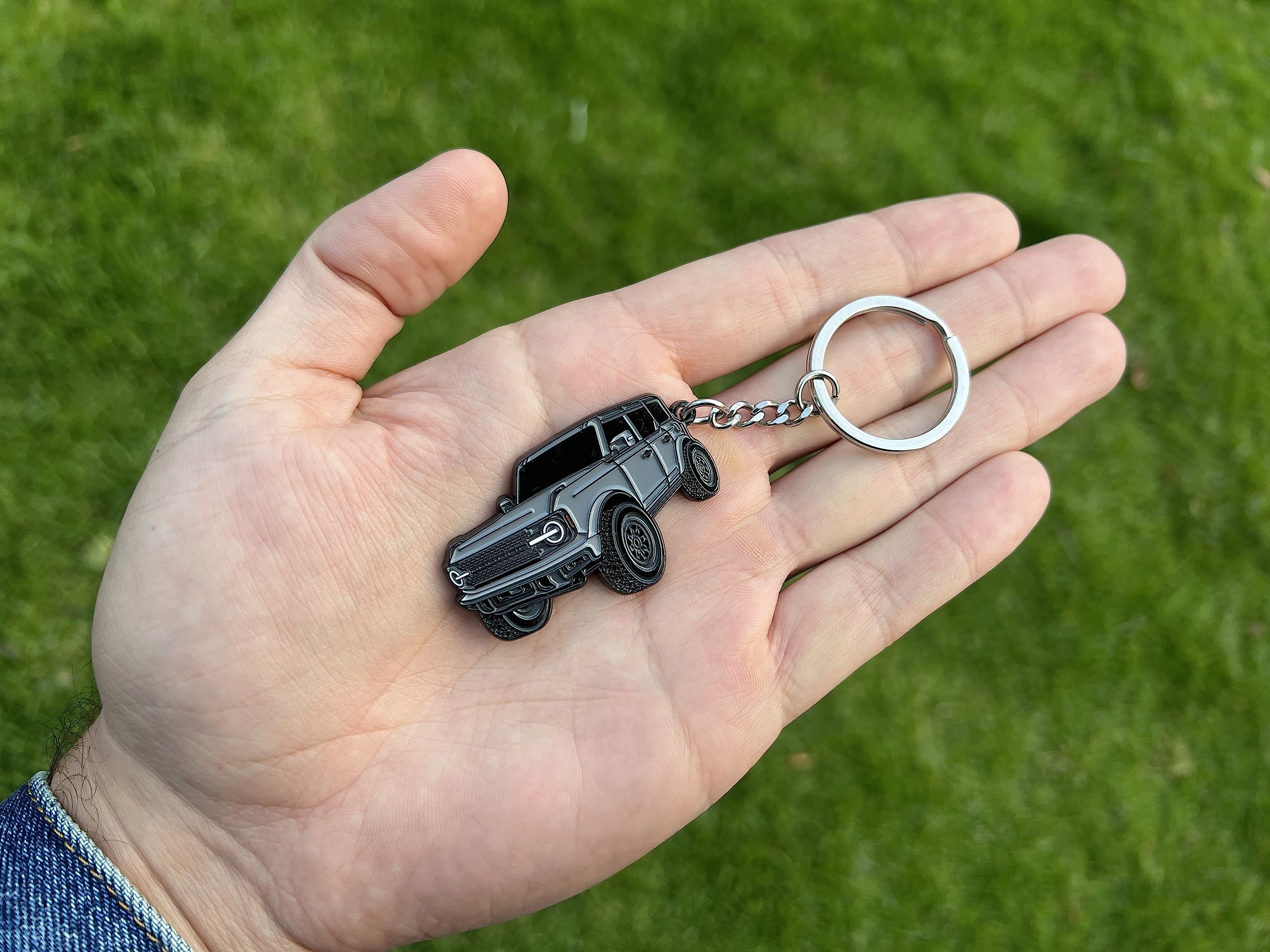 FOUR WHEEL BEAST Bronco keychain carbonized gray side view highlights compact design